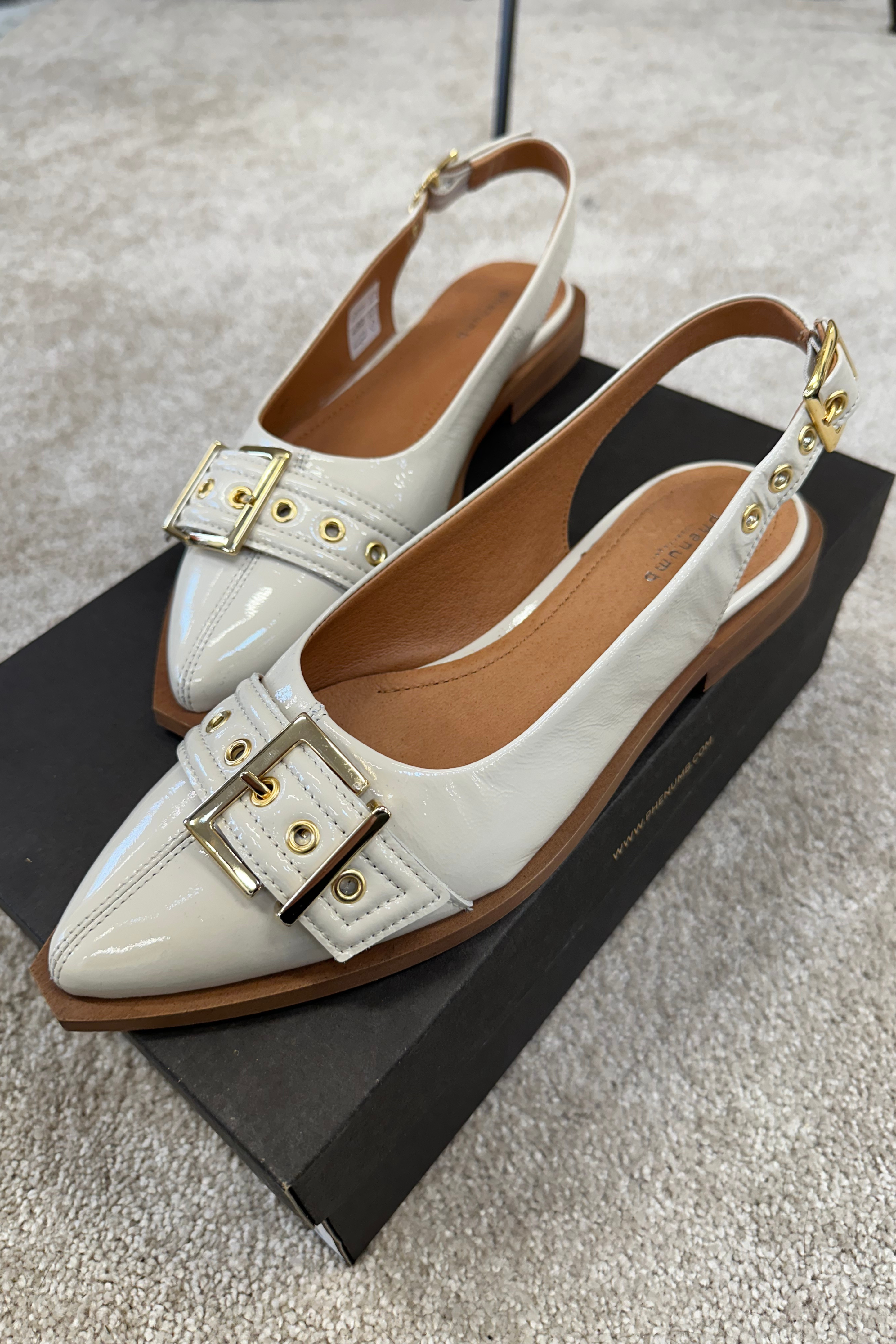Want Go, beige patent leather