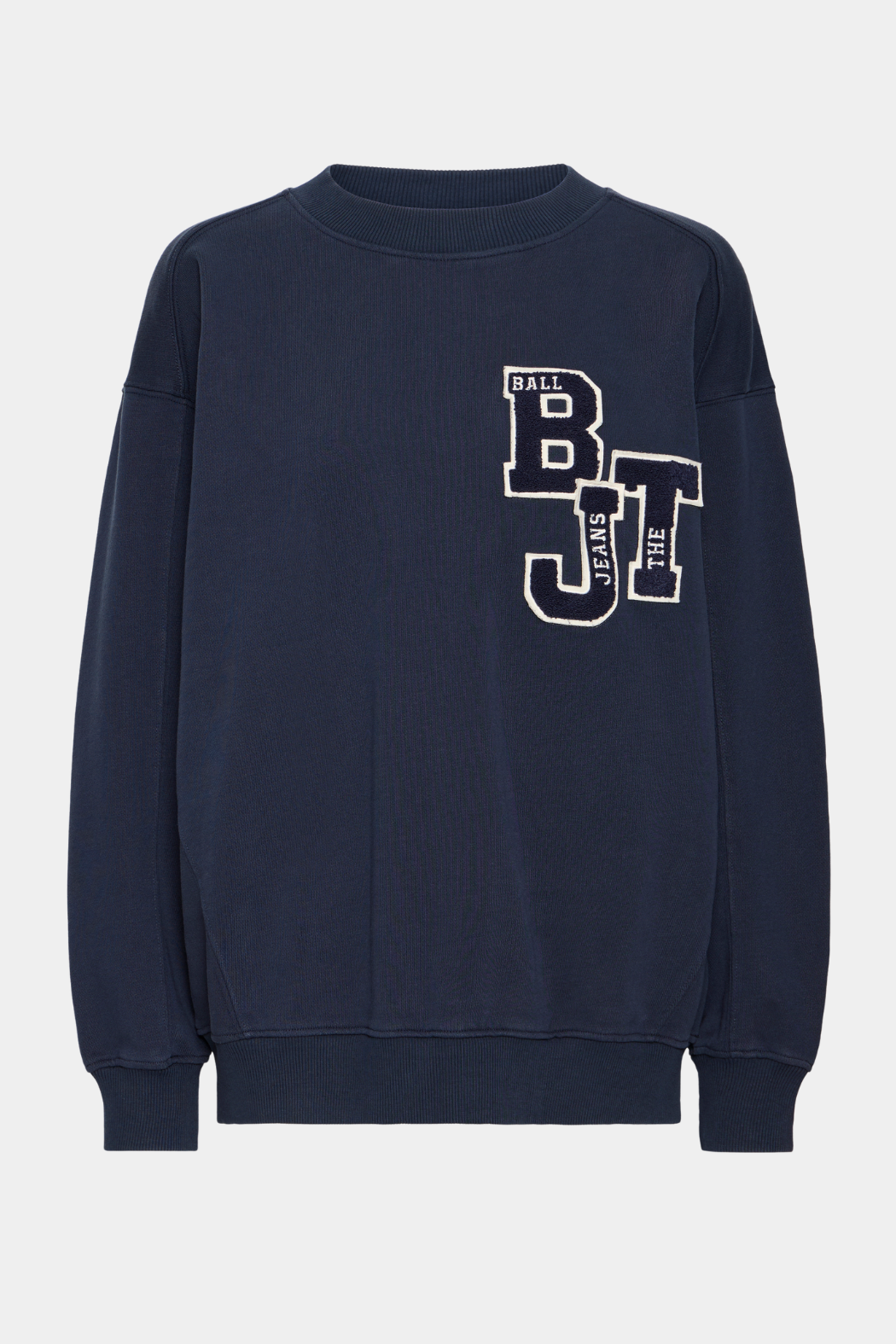 sweat, bluse, pullover, broderi, bogstaver, letters, navy, mørkeblå, Fin, smuk, elegant, klassisk, staple, feminin, pæn, rå, cool, sej, unik, musthave, hverdag, fest, kvinde, dame, woman