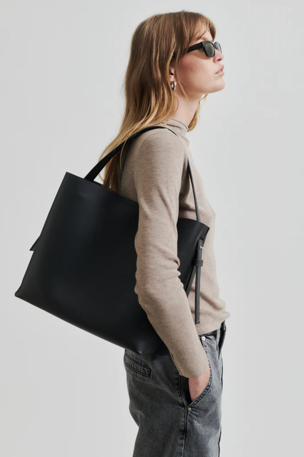 Leata maxi leather bag