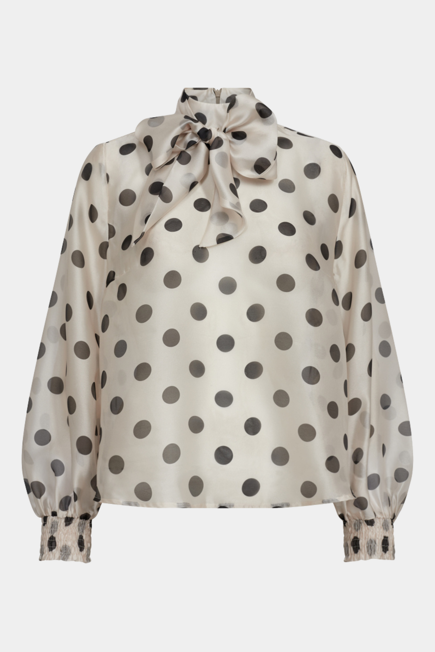 skjorte, shirt, blouse, buse, skjortebluse, løs, loose, let, transparent, gennemsigtig, fløjte, bow, langærmet, smock, prikker, prik, dots, sort, black, creme, beige, cream, råhvid, elegant, fin, feminin, hverdag, fest, kvinde, dame, woman