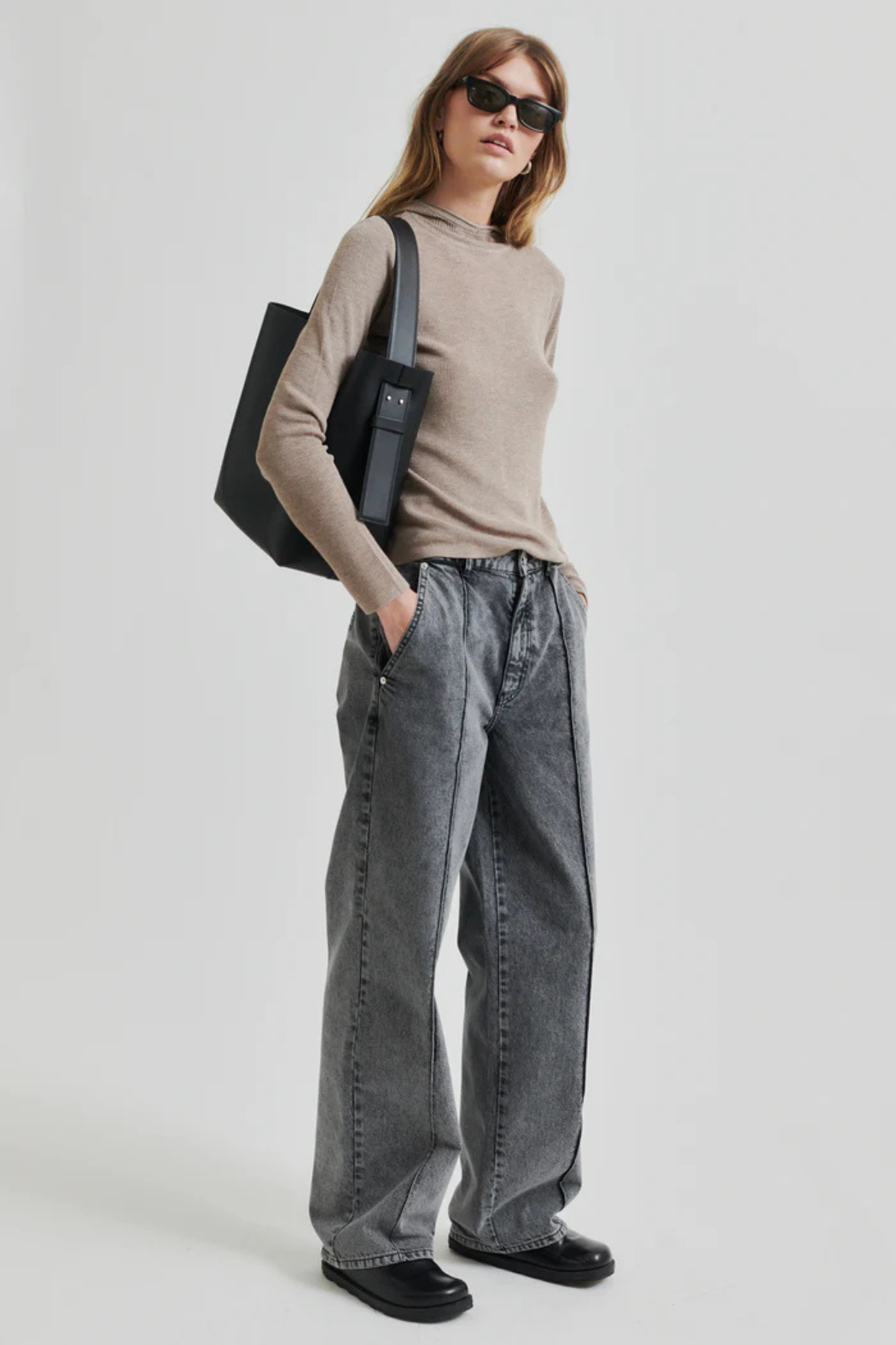 Leata maxi leather bag