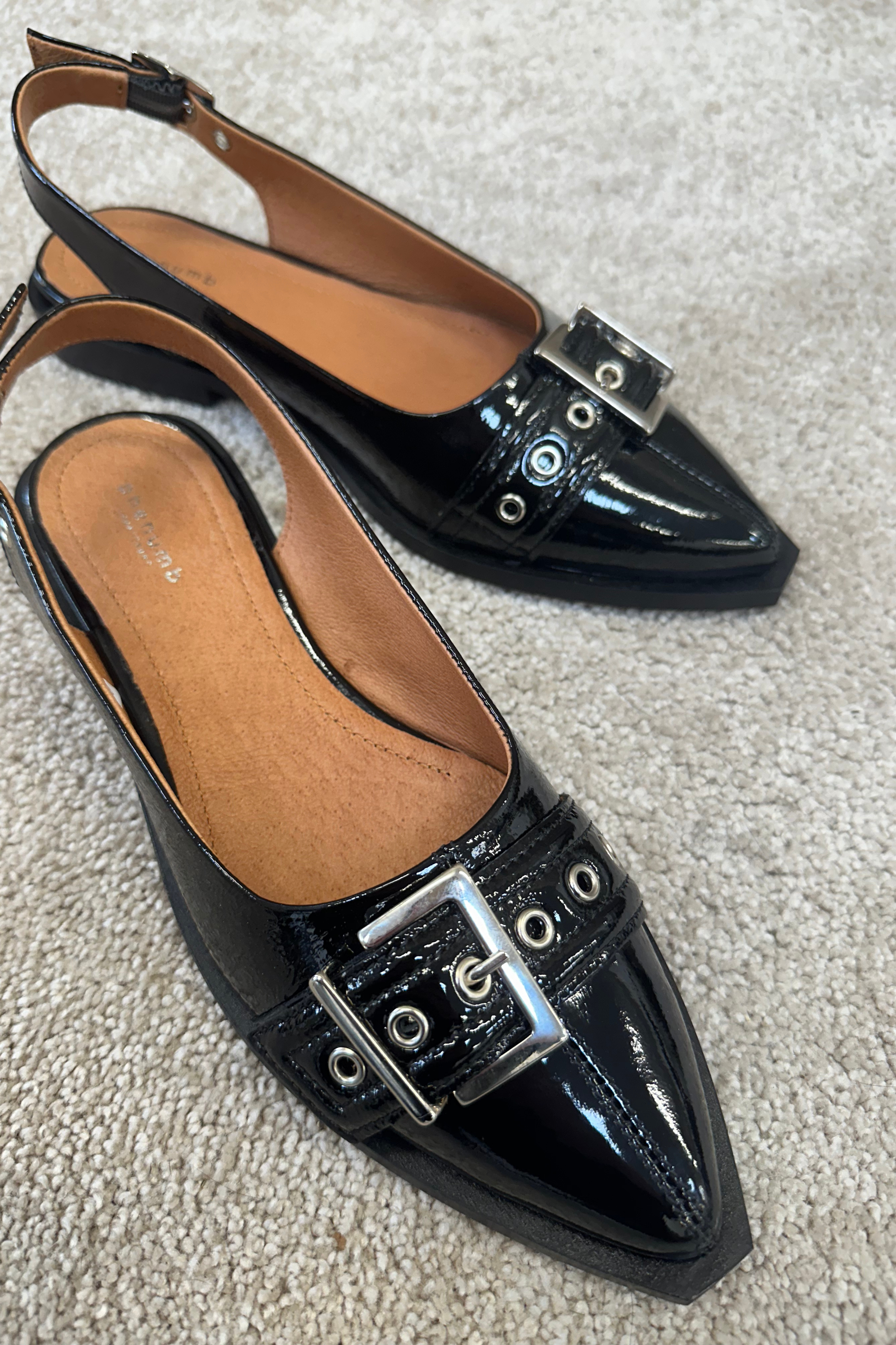 Want, black patent leather