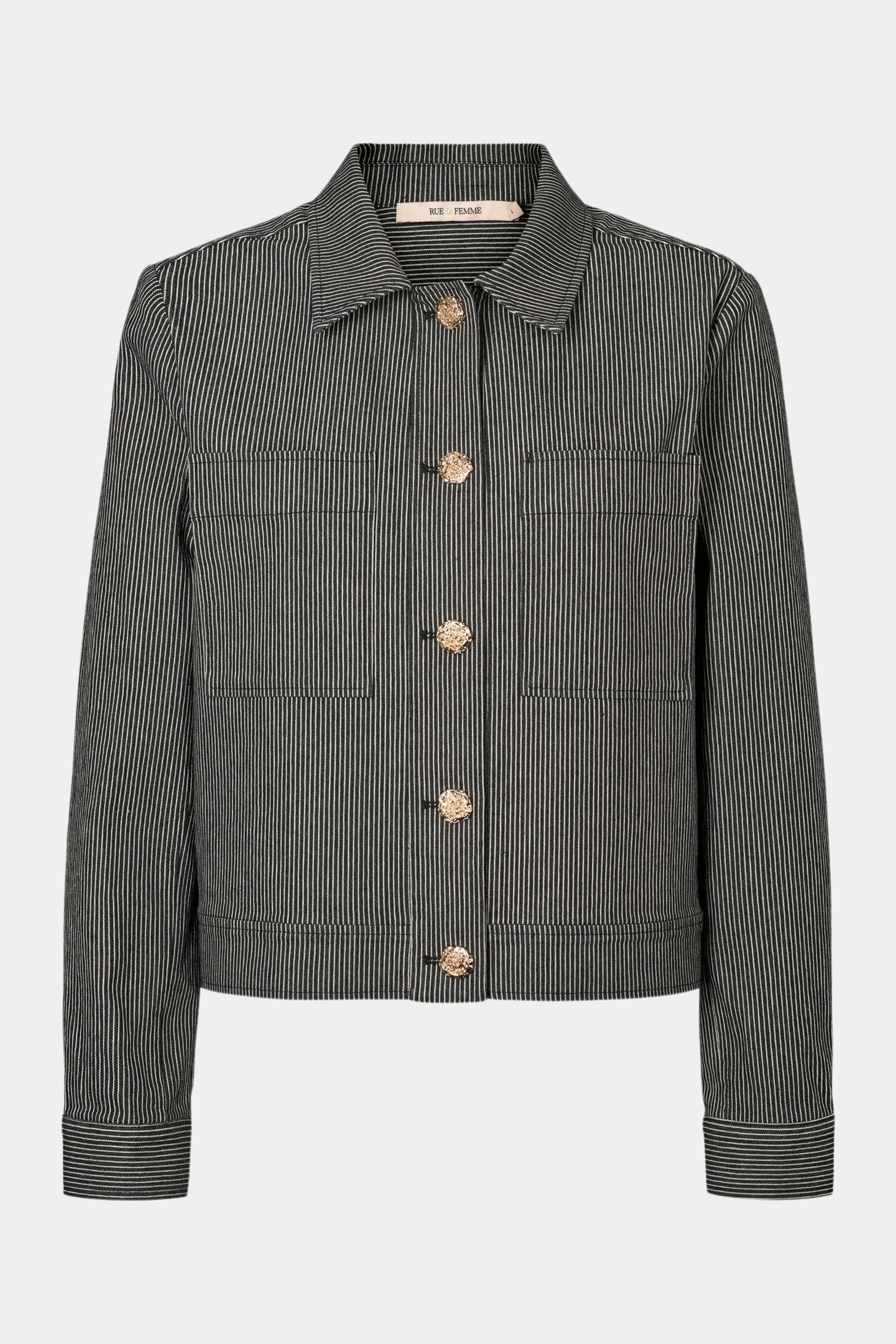 Fin, smuk, elegant, klassisk, staple, feminin, pæn, rå, cool, sej, unik, musthave, hverdag, fest, kvinde, dame, woman, jakke, coat, overshirt, skjorte, shirt, striber, strib, stripe, sort, hvid, black, white, gold, guld, knapper, elegant, fin, feminin, sommerjakke, bomuld