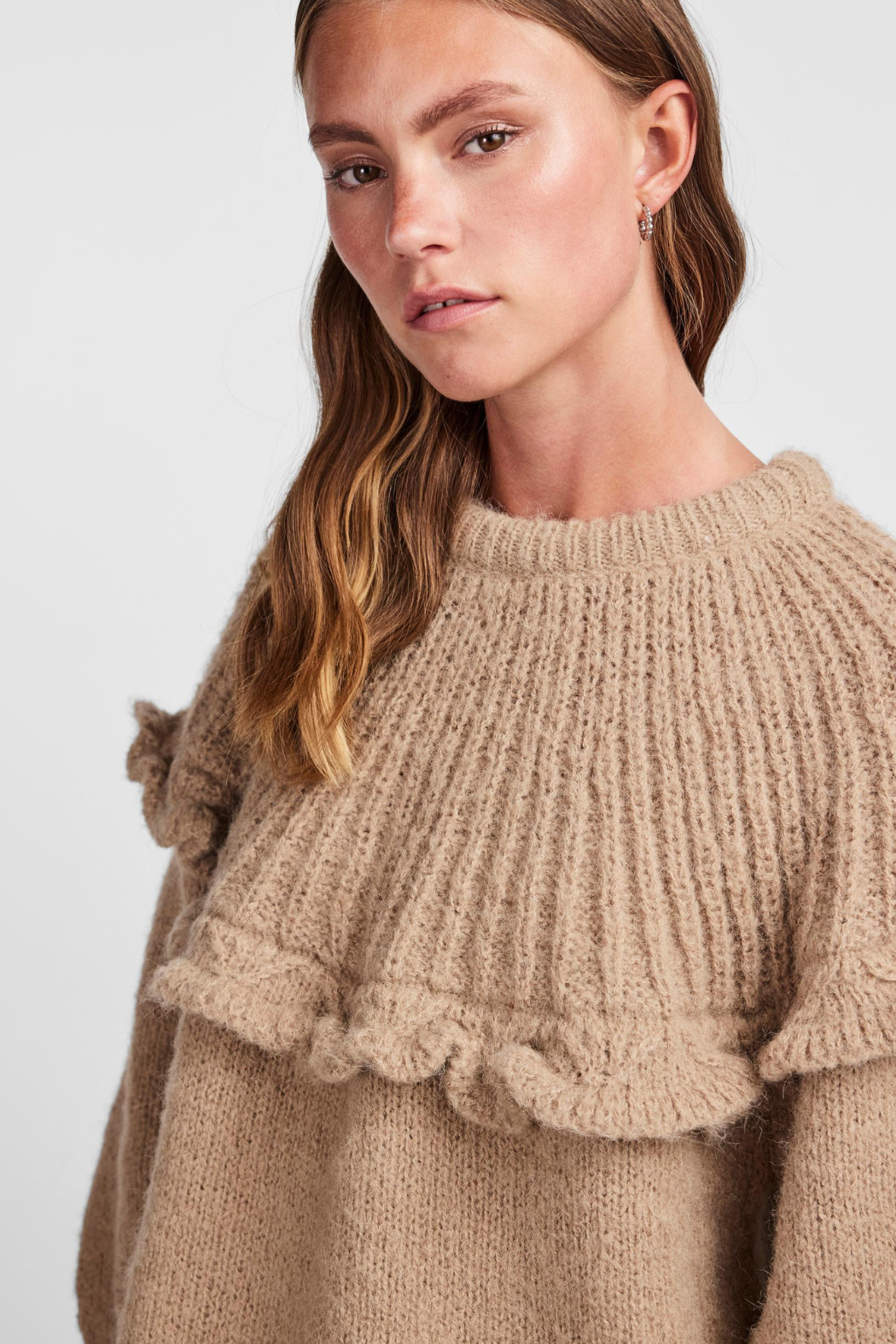 strik, knit, blød, varm, flæse, flæser, brun, rosa, beige, nude, tyk, strikket, trøje, pullover, fin, smuk, elegant, klassisk, feminin, pæn, rå, cool, sej, unik, musthave, hverdag, fest, koldt, vinter, efterår