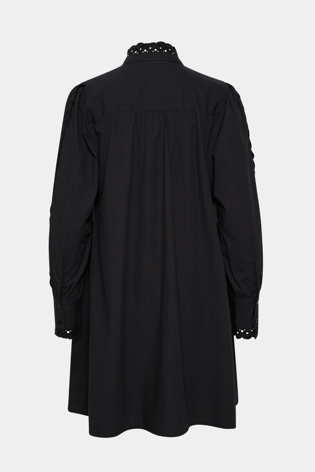 kjole, dress, skjorte, skjortekjole, sort, black, blonder, flæser, fin, smuk, elegant, klassisk, feminin, pæn, rå, cool, sej, unik, musthave, hverdag, fest