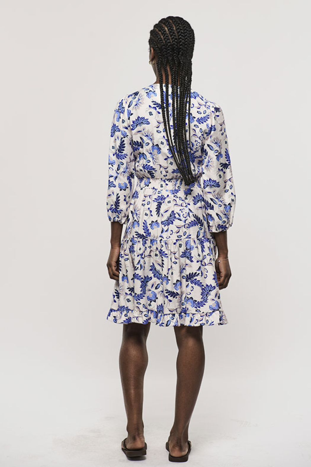 kjole, dress, midi, print, blomsterprint, flower, fitted, viskose, let, luftig, nedringet, knapper, fin, smuk, elegant, klassisk, feminin, pæn, rå, cool, sej, unik, musthave, hverdag, fest