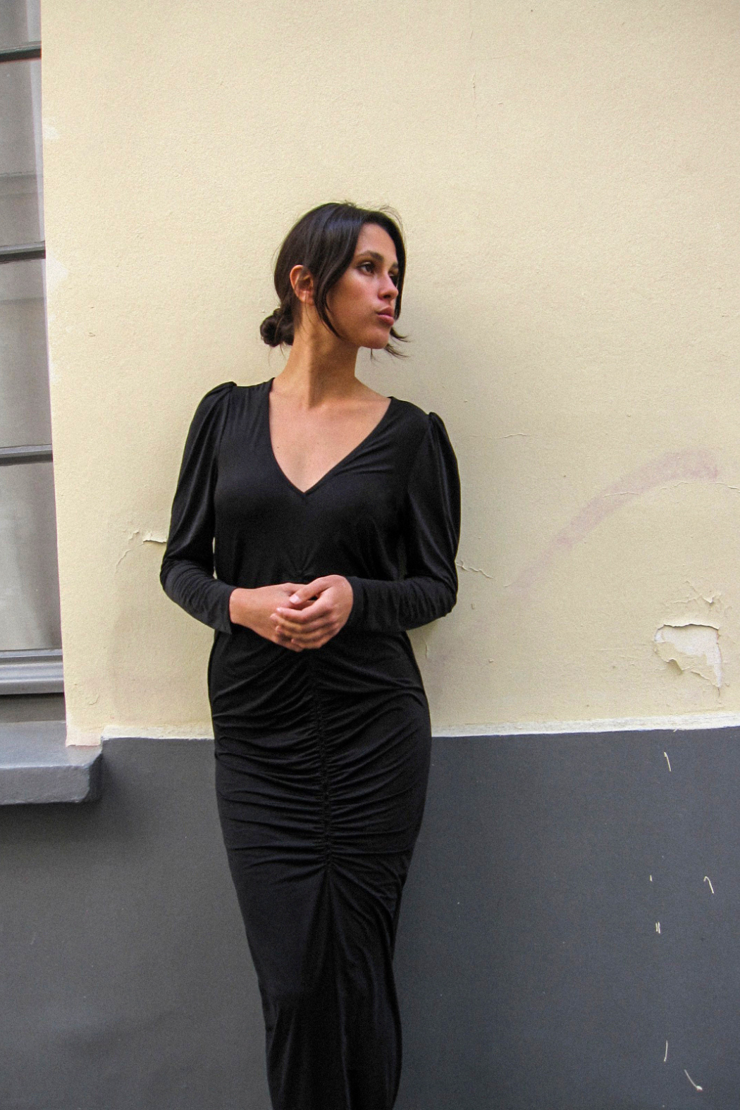 kjole, dress, sort, rynk, rynker, viskose, stram, tætsiddende, fin, smuk, elegant, klassisk, feminin, pæn, rå, cool, sej, unik, musthave, hverdag, fest