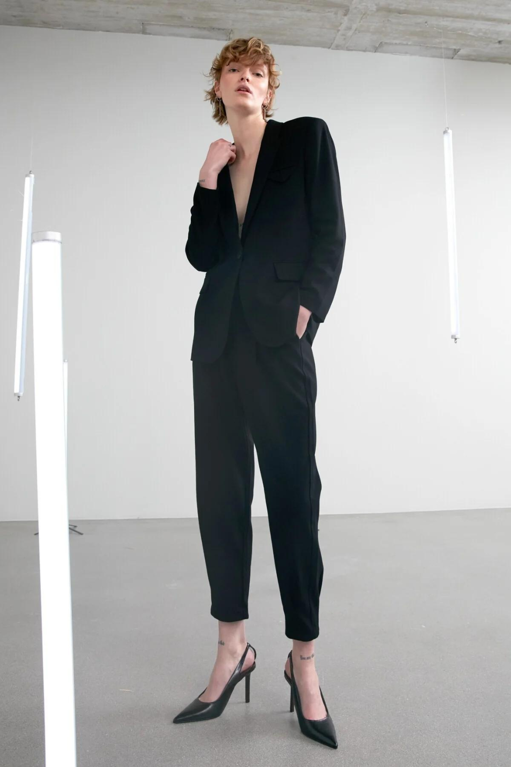 buks, bukser, pant, pants, habit, habitbukser, jakkesæt, presfolder, læg, sort, fin, smuk, elegant, klassisk, feminin, pæn, rå, cool, sej, unik, musthave, hverdag, fest, basis, basic