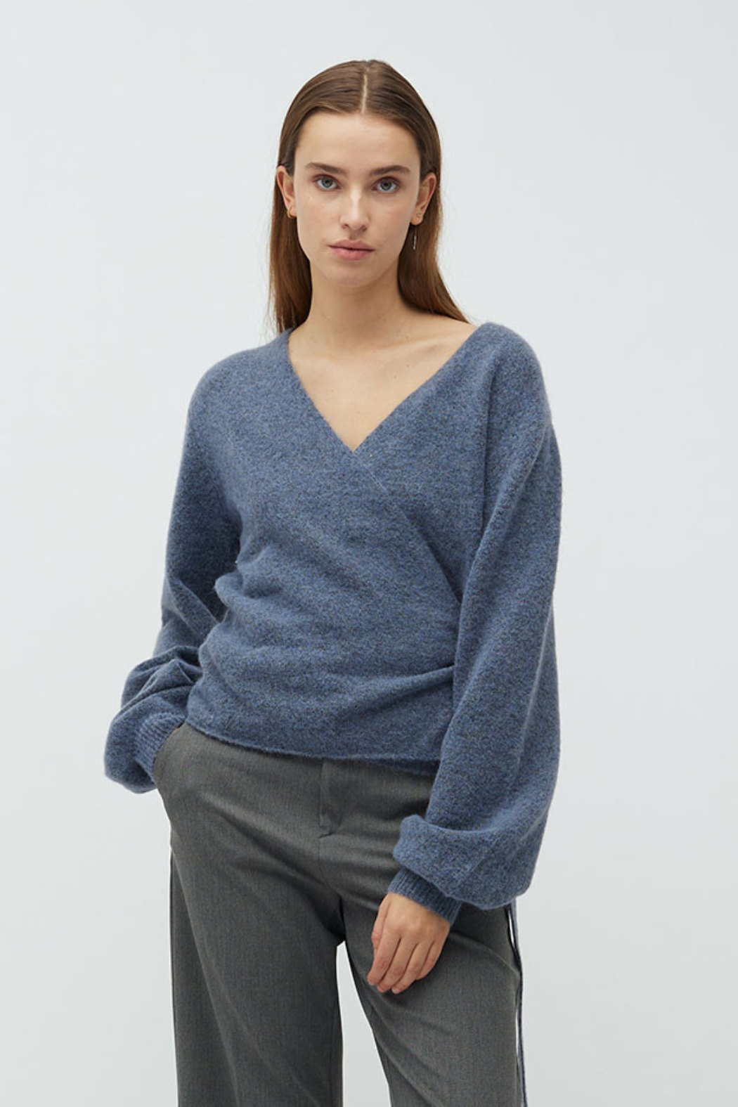 knit, strik, bluse, strikbluse, blå, navy, melange, wrap, slåom, blød, varm, fin, smuk, elegant, klassisk, feminin, pæn, rå, cool, sej, unik, musthave, hverdag, fest