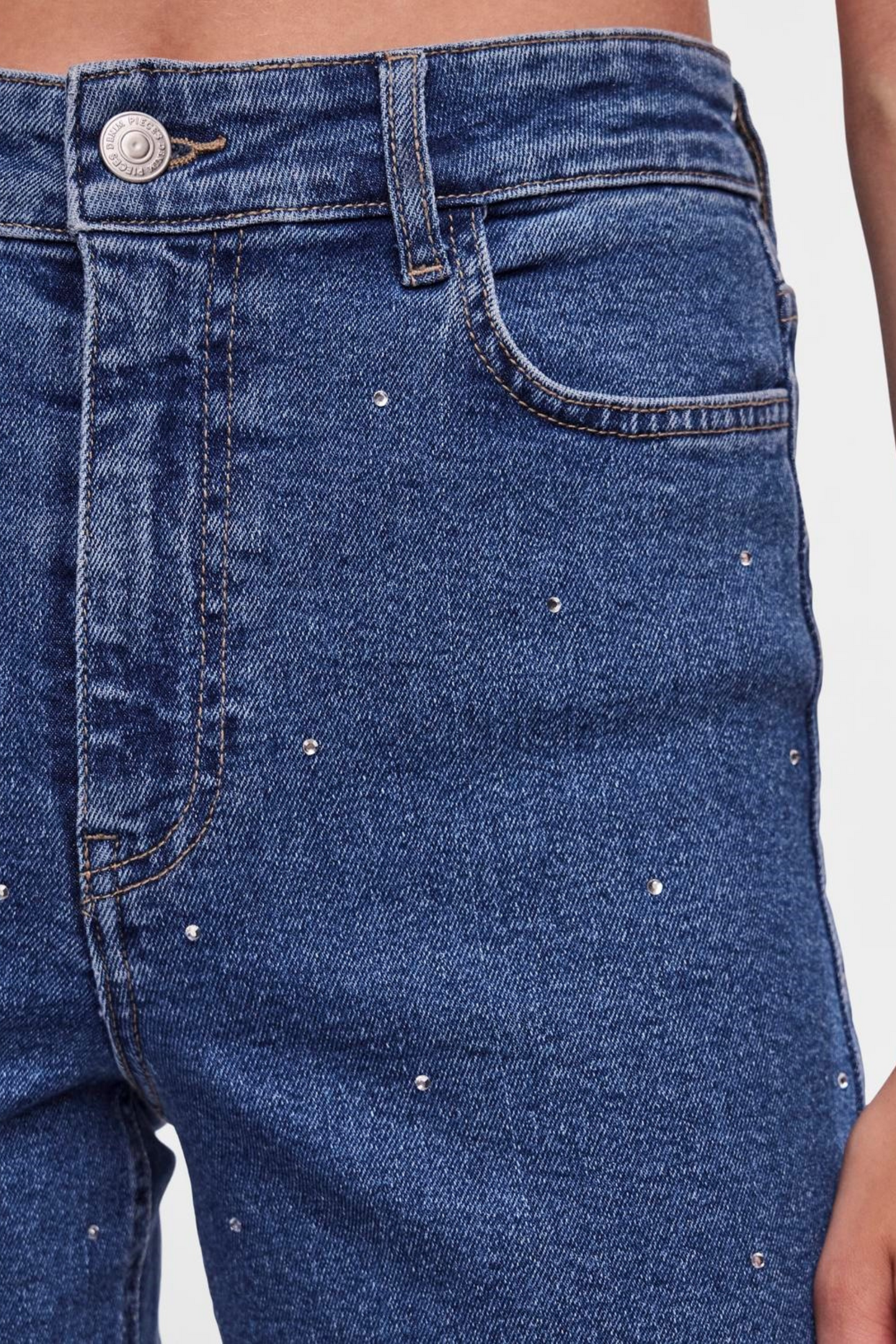 buks, jeans, vasket, sten, rhinsten, shiny, fin, smuk, elegant, klassisk, feminin, pæn, rå, cool, sej, unik, musthave, hverdag, fest