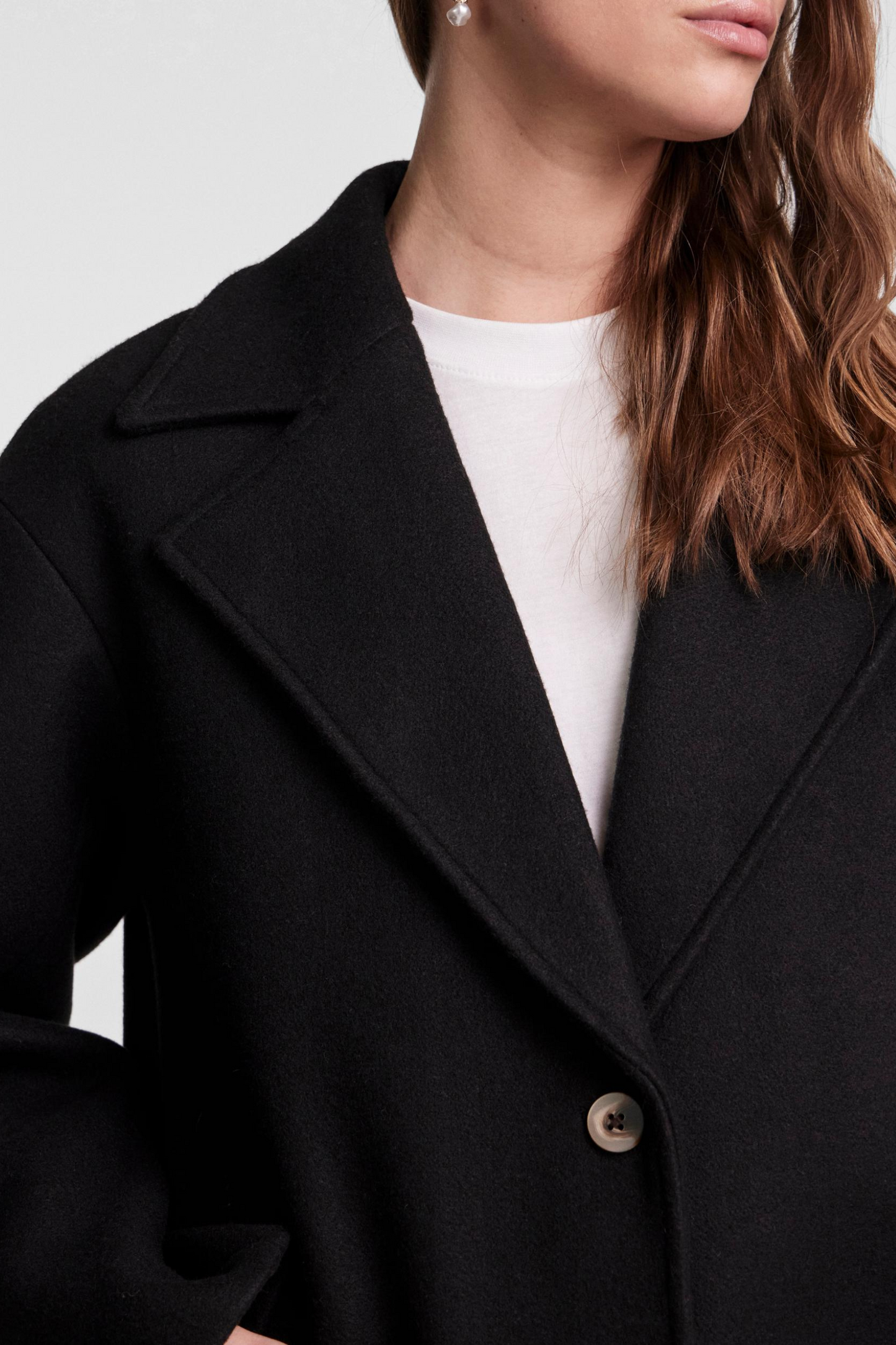 jakke, frakke, coat, sort, blød, knapper, revers, habit, fin, smuk, elegant, klassisk, feminin, pæn, rå, cool, sej, unik, musthave, basis, basic, hverdag, fest
