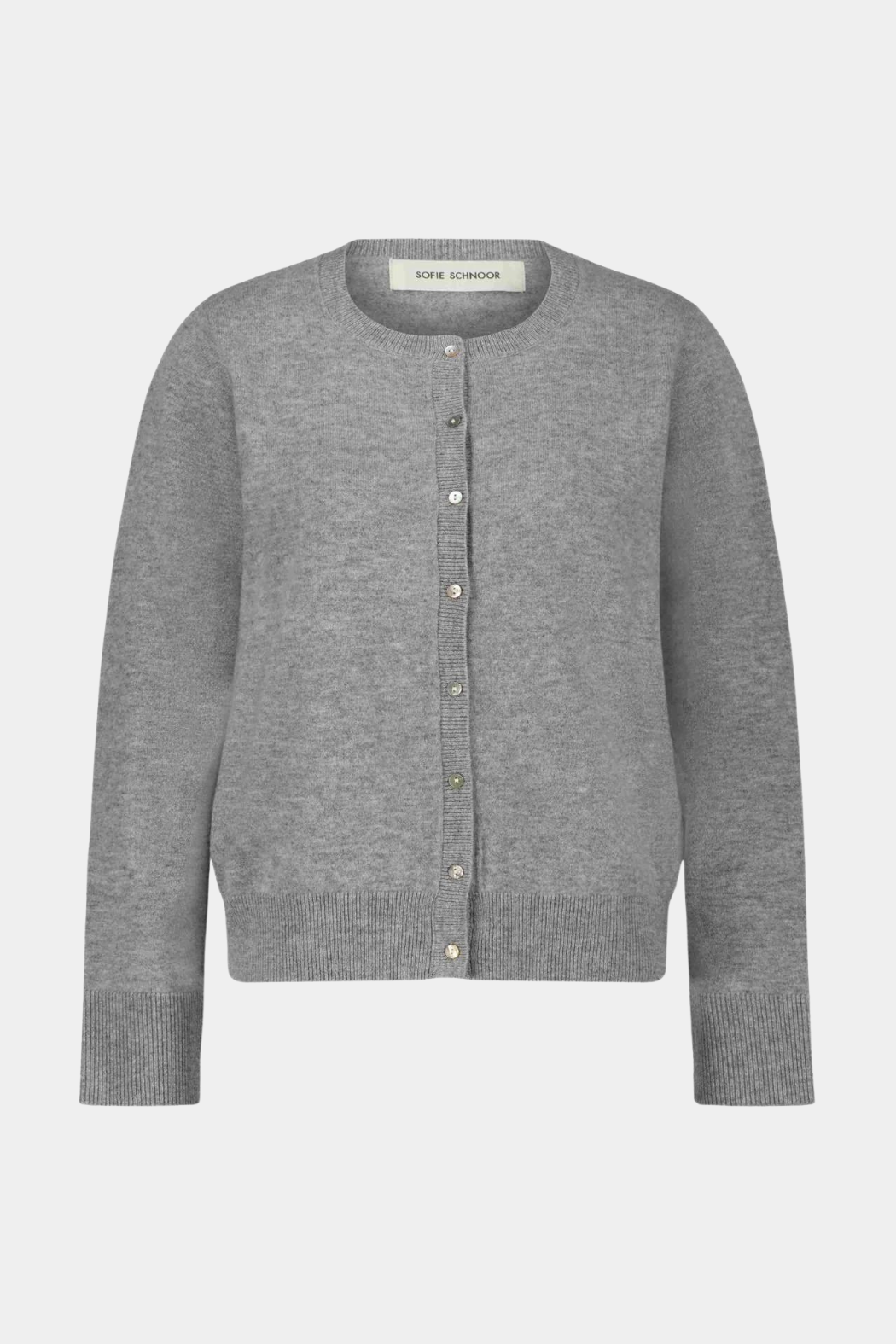trøje, cardigan, basic, basis, uld, wool, varm, blød, ulden, let, tynd, knapper, rib, rund hals, råhvid, fin, smuk, elegant, klassisk, feminin, pæn, rå, cool, sej, unik, musthave, hverdag, fest