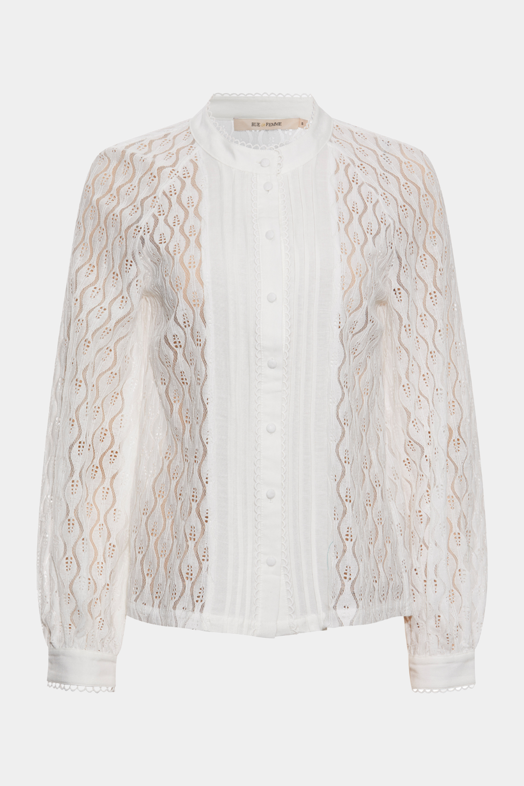 shirt, blouse, bluse, langærmet, skjorte, skjrortebluse, brodeir, anglaise, hulmønster, flæse, flæser, tungekant, detaljer, transparent, gennemsigtig, see through, elegant, fin, feminin, hverdag, fest, kvinde, dame, woman, work, arbejde, business