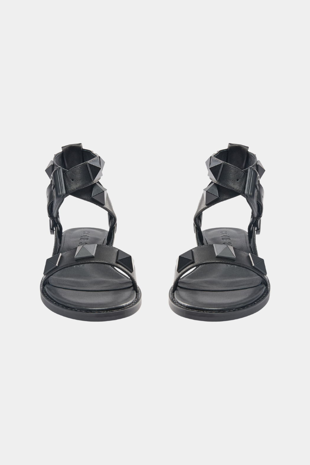 sko, sandal, flad, komfort, nitter, nitte, skind, læder, sort, rem, fin, smuk, elegant, klassisk, feminin, pæn, rå, cool, sej, unik, musthave, sommer, hverdag, fest