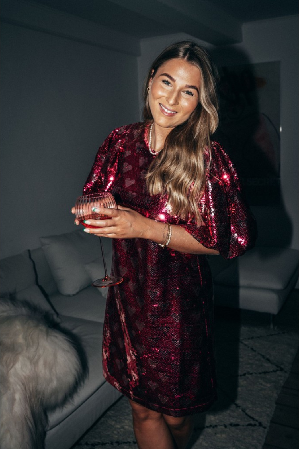 Kjole, dress, glimmer, glitter, pailletter, shiny, skinnende, hjerter, pink, festlig, party, fin, smuk, elegant, klassisk, feminin, pæn, rå, cool, sej, unik, anderledes, musthave, hverdag, fest