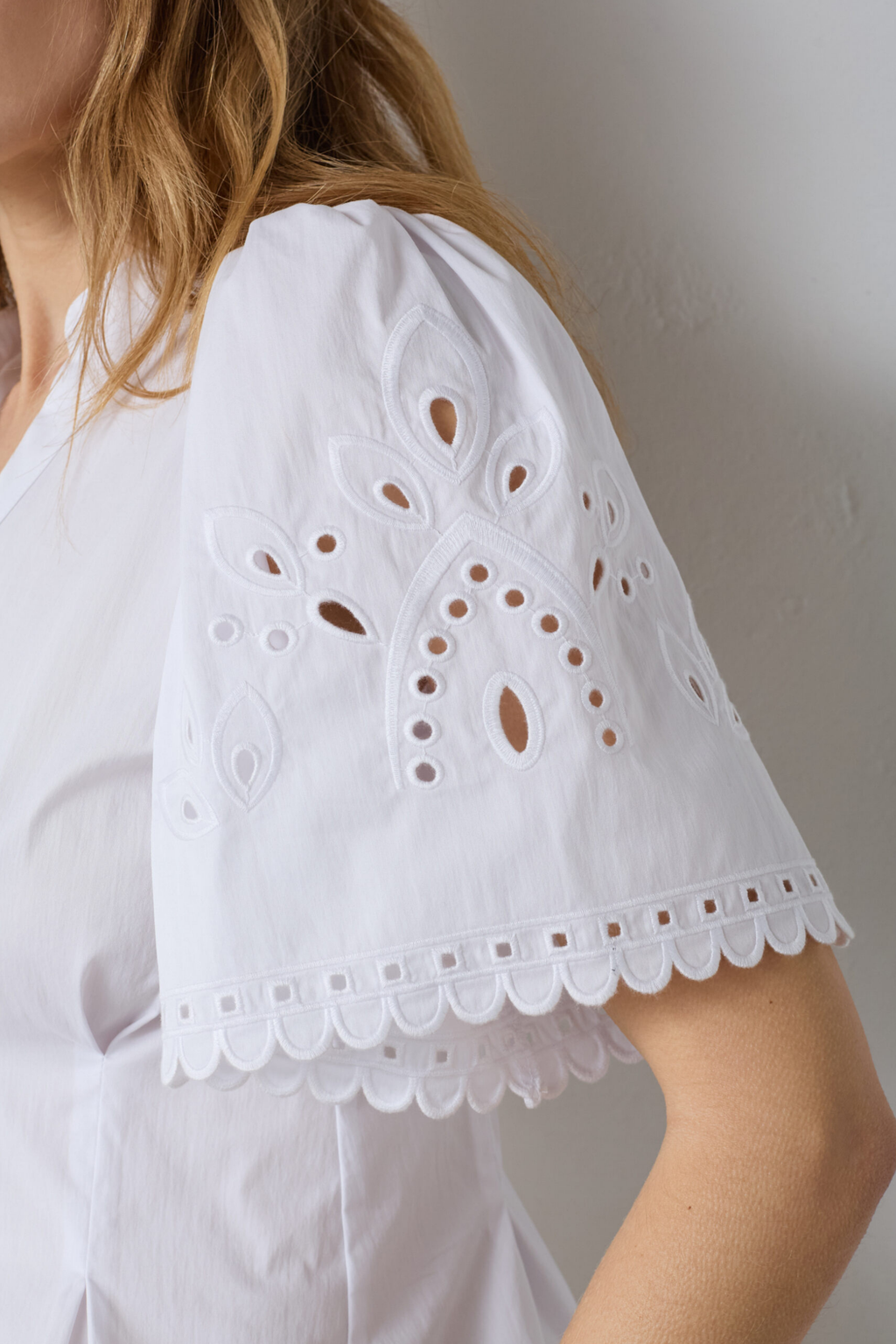 PoppyCC emb SS v-shirt