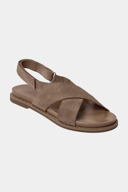 sandal, ruskind, suede, kryds, cross, hælrem, brun, brown, camel, caramel, nitter, studs, blød, soft, komfortabel, hverdag, fin, fest, blød, uden syninger, elegant, fin, feminin, hverdag, fest, kvinde, dame, woman