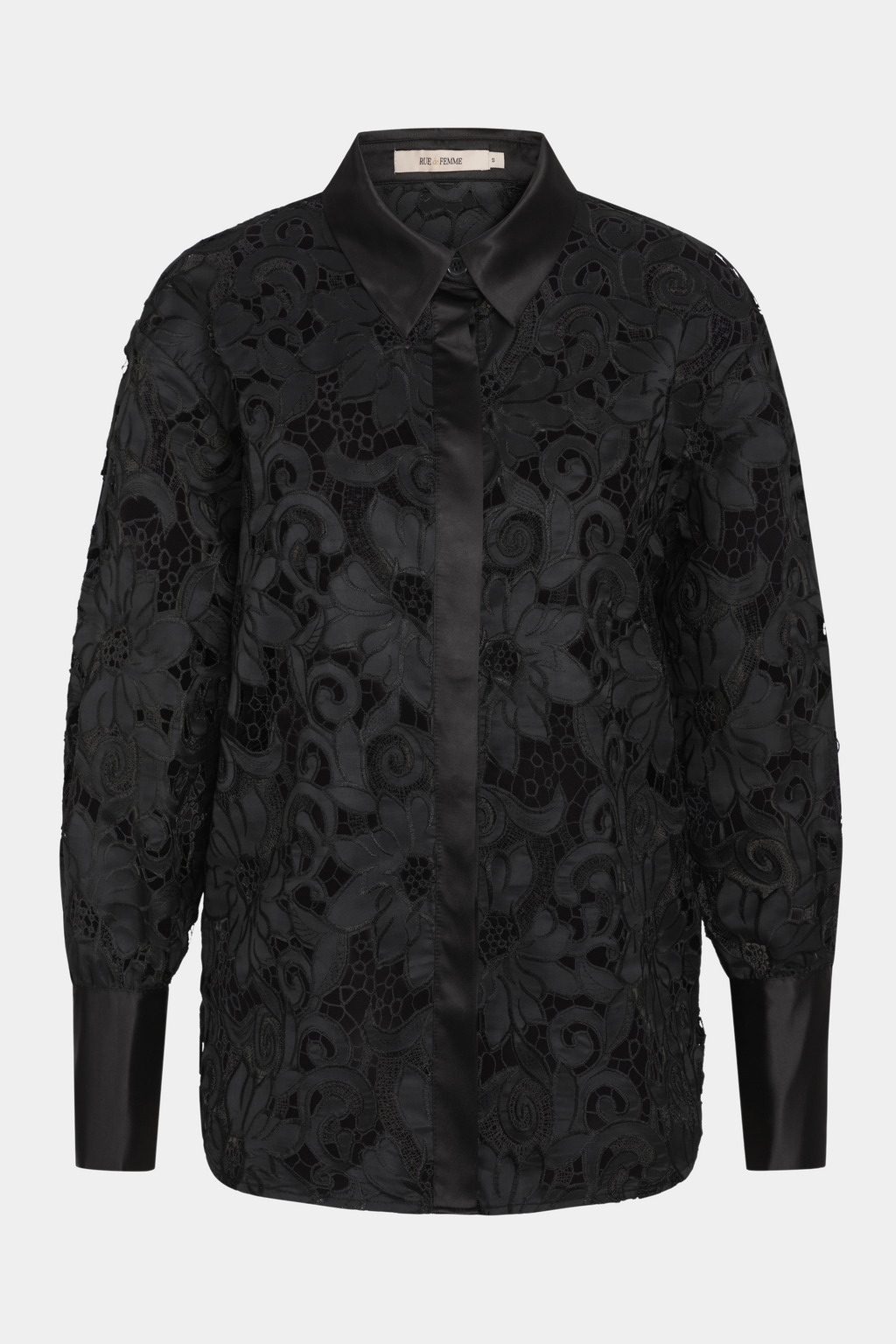 skjorte, bluse, blouse, skjortebluse, sort, black, lace, blonde, blondebluse, blondeskjorte, satin, silke, silk, lose, løs, manchetter, elegant, fin, feminin, hverdag, fest, kvinde, dame, woman