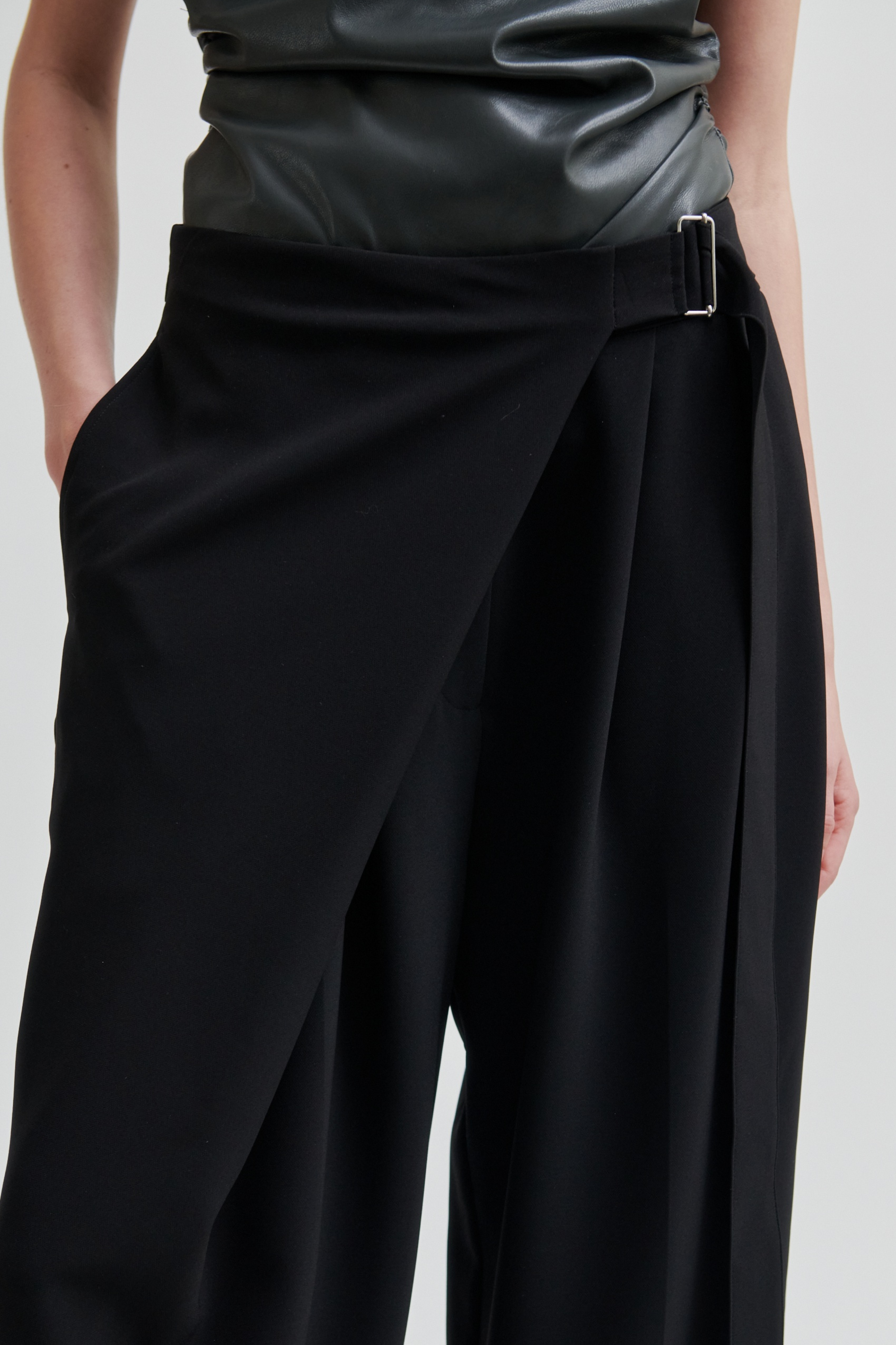 Fique wrap trousers
