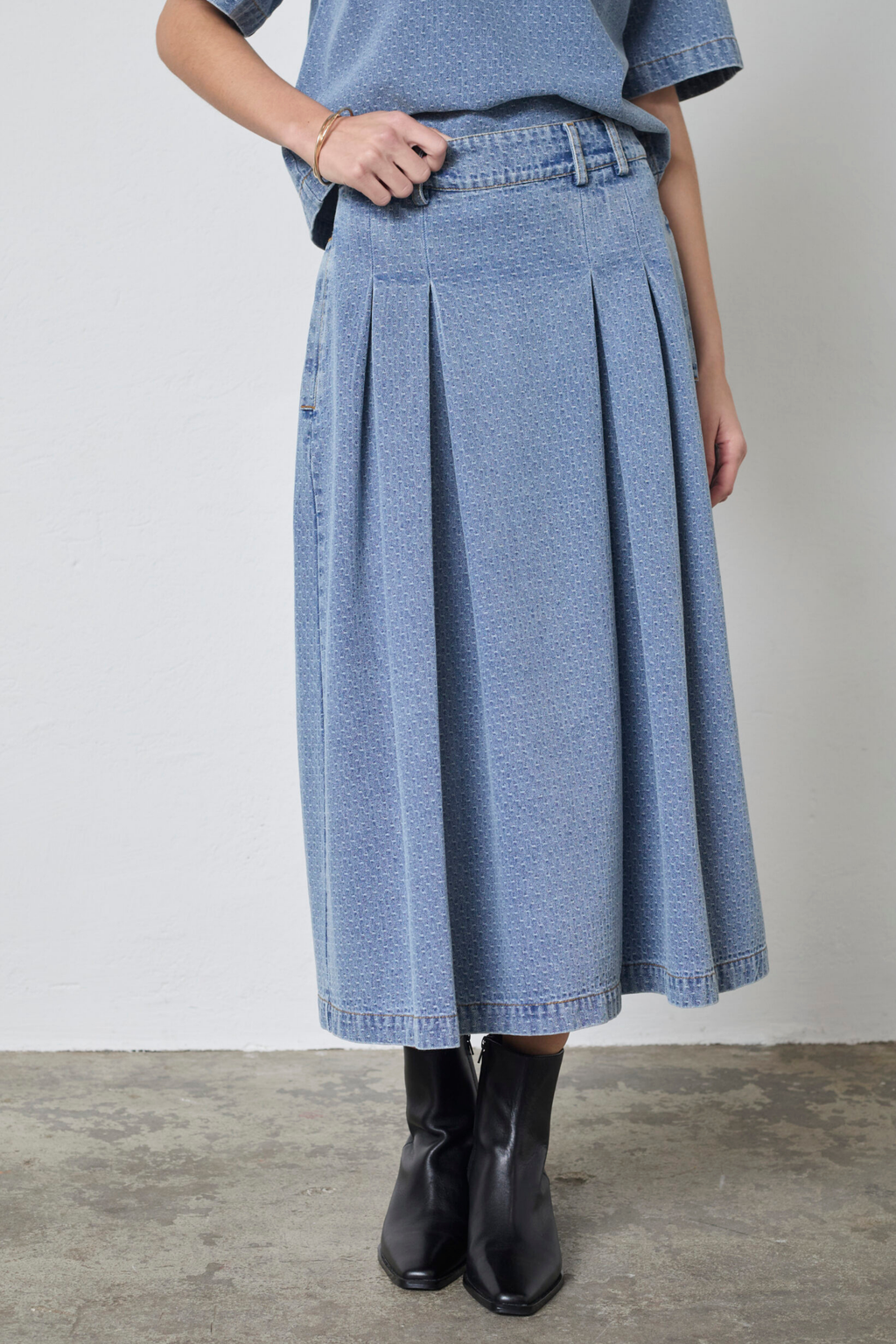 LovaCC anya pleat skirt