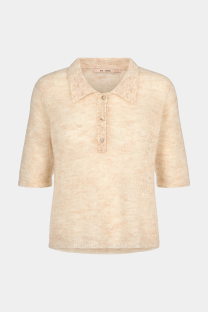 strik, polo, poloshirt, knit, melange, beige, blød, krave, knapper,Fin, smuk, elegant, klassisk, staple, feminin, pæn, rå, cool, sej, unik, musthave, hverdag, fest, kvinde, dame, woman
