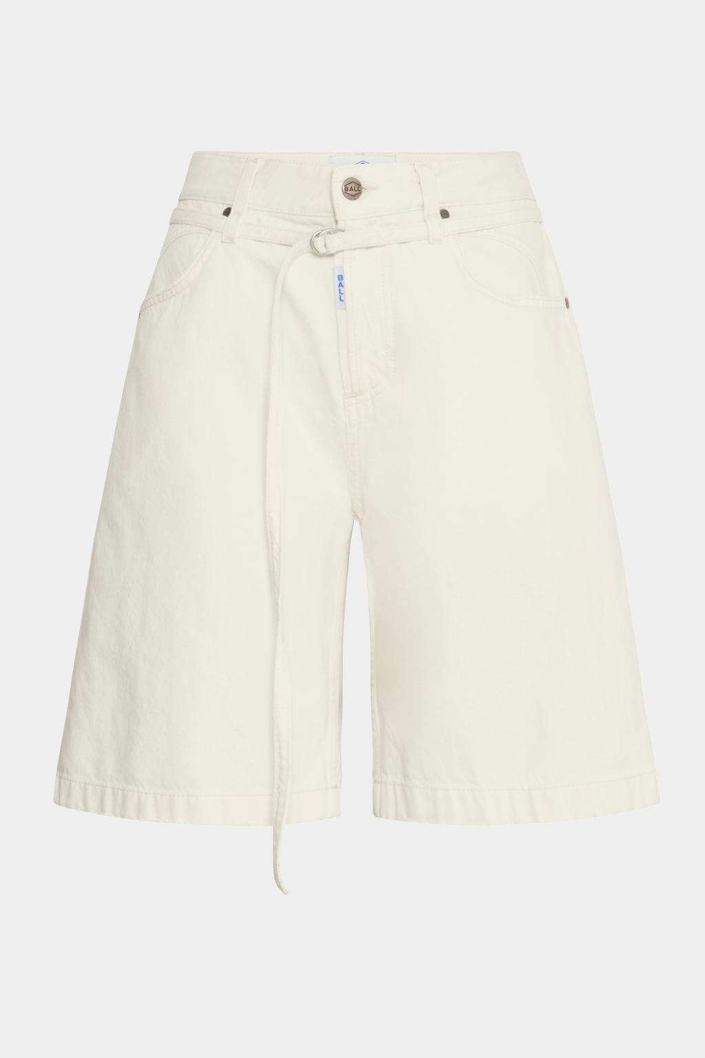 shorts, buks, denim, cowboy, råhvid, offwhite, bermuda, bermudashorts, lang, knælang, ecru, bælte, lommer, Fin, smuk, elegant, klassisk, feminin, pæn, rå, cool, sej, unik, musthave, hverdag, fest, højtaljet, high waist, wide, vid, vidde, bred, bredde, staple, old money, kvinde, dame, woman