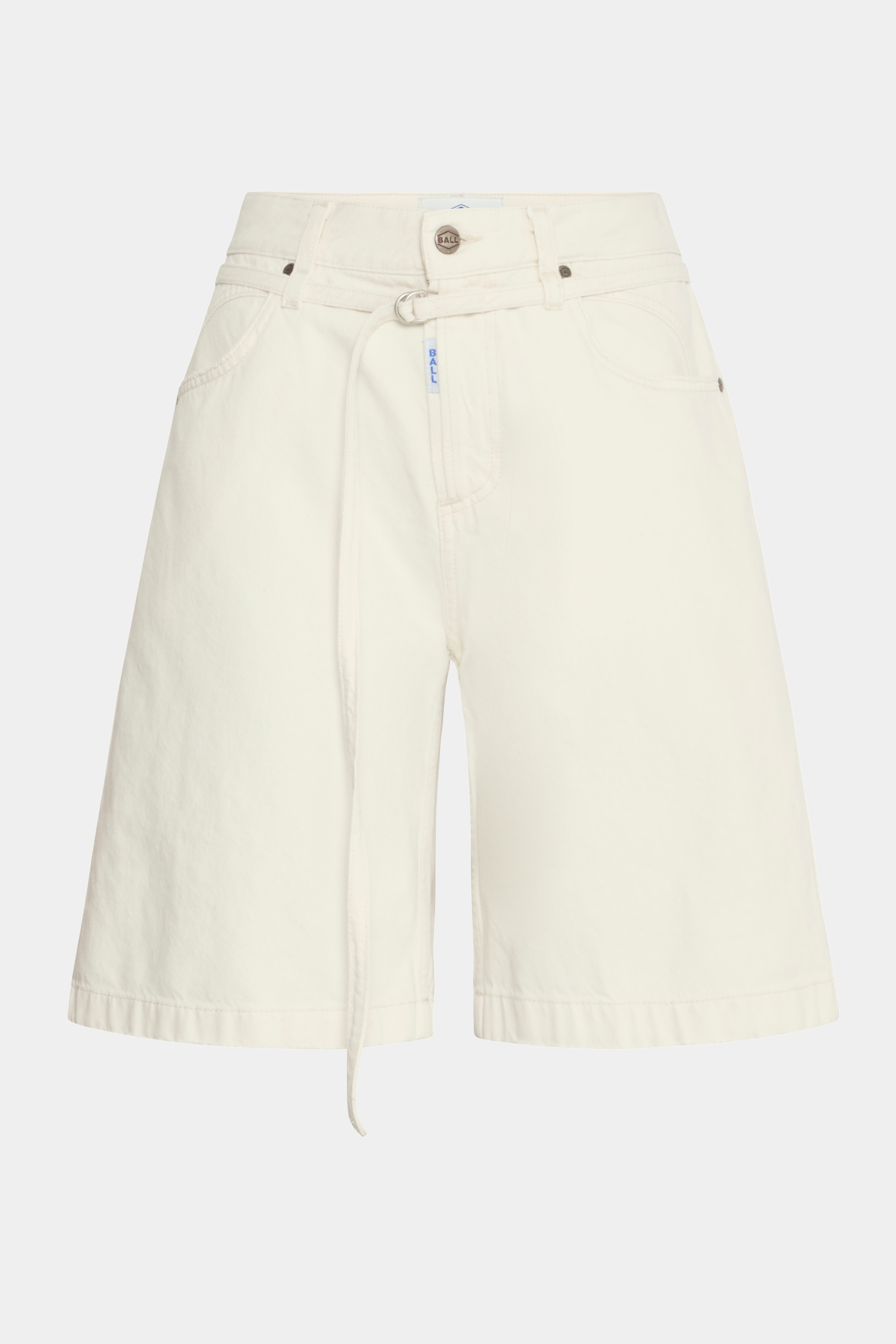 shorts, buks, denim, cowboy, råhvid, offwhite, bermuda, bermudashorts, lang, knælang, ecru, bælte, lommer, Fin, smuk, elegant, klassisk, feminin, pæn, rå, cool, sej, unik, musthave, hverdag, fest, højtaljet, high waist, wide, vid, vidde, bred, bredde, staple, old money, kvinde, dame, woman