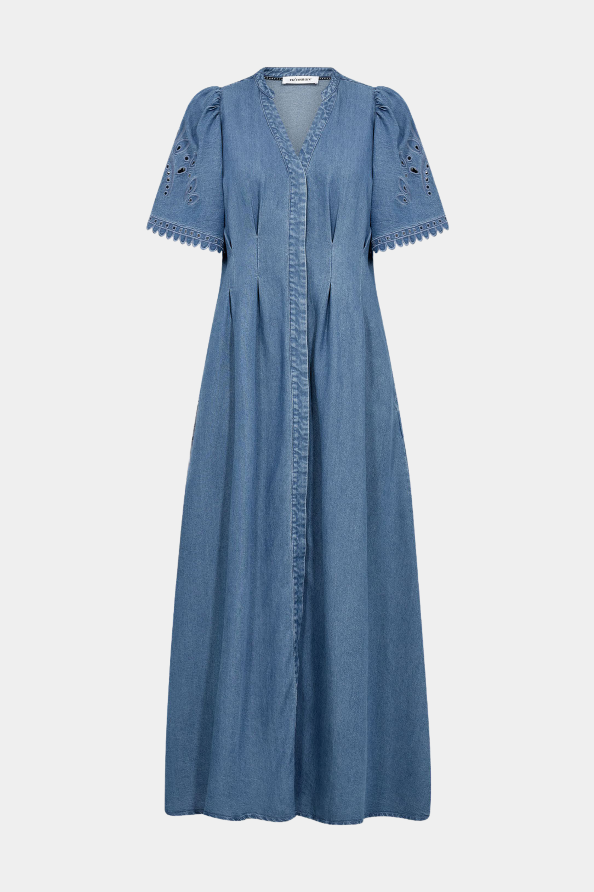 kjole, dress, denim, cowboy, broderi, broderi anglaise, lang, knapper, blød, Fin, smuk, elegant, klassisk, staple, feminin, pæn, rå, cool, sej, unik, musthave, hverdag, fest, kvinde, dame, woman
