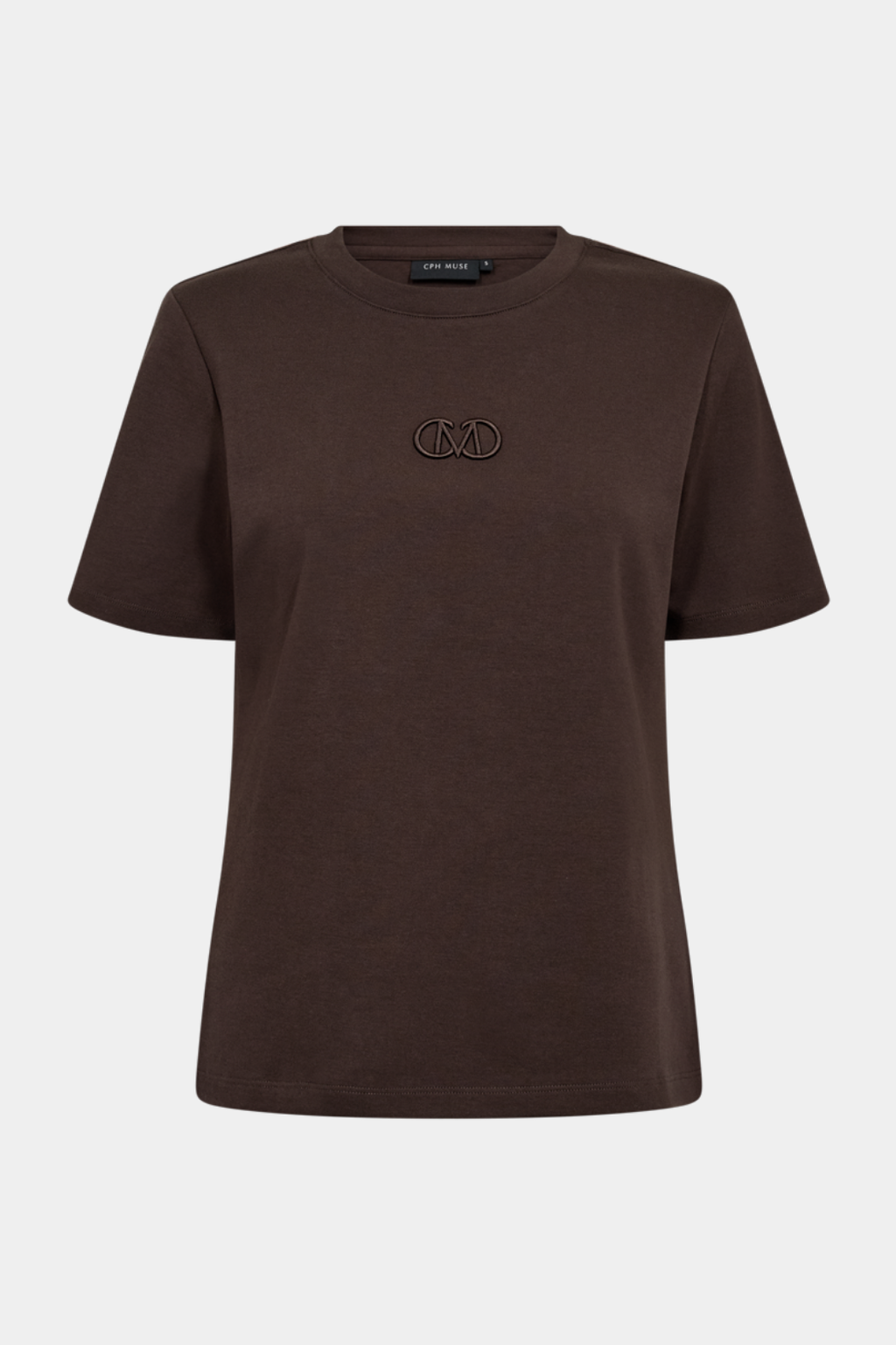 tee, tshirt, bluse, overdel, brun, mørkebrun, brown, broderi, slimfit, rundhals, blød, bomuld, Fin, smuk, elegant, klassisk, staple, feminin, pæn, rå, cool, sej, unik, musthave, hverdag, fest, kvinde, dame, woman
