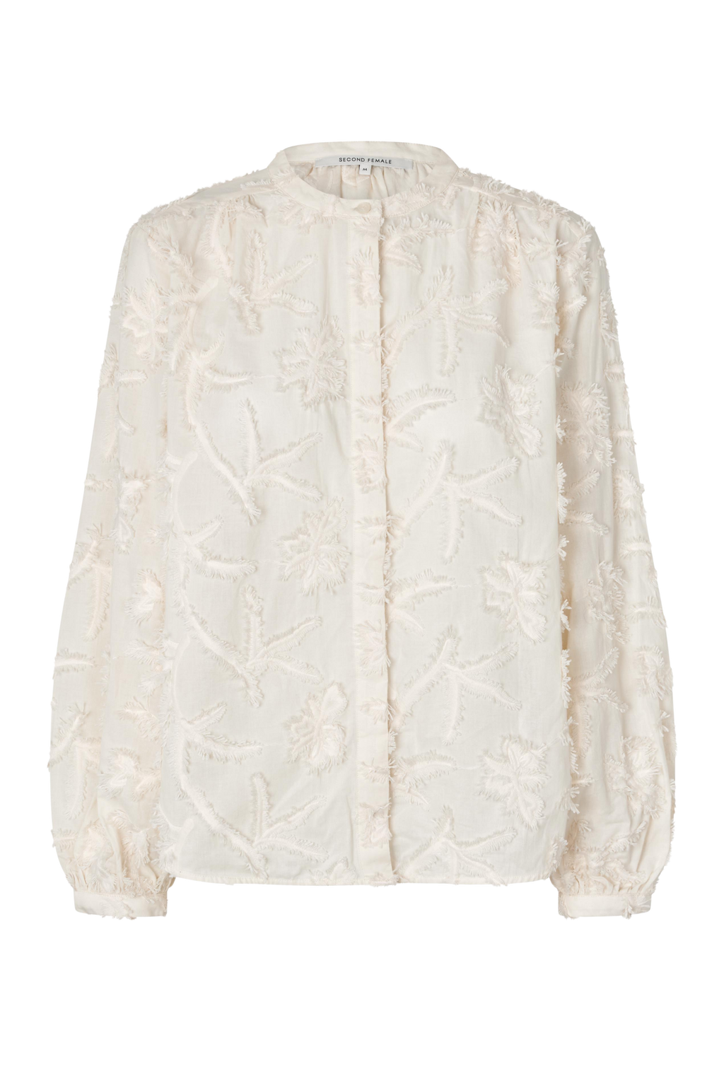 Fin, smuk, elegant, klassisk, staple, feminin, pæn, rå, cool, sej, unik, musthave, hverdag, fest, kvinde, dame, woman, skjorte, shit, blouse, skjortebluse, langærmet, blonde, lace, stolpelukning, knapper, kinakrave, råhvid, off white, knækket hvid, white, hvid, løs, loose, casual