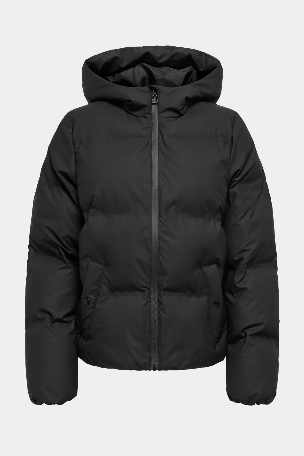 jakke, overtøj, kort, hætte, lynlås, sort, vandafvisende, regnjakke, raincoat, mat, Fin, smuk, elegant, klassisk, staple, feminin, pæn, rå, cool, sej, unik, musthave, hverdag, fest, kvinde, dame, woman
