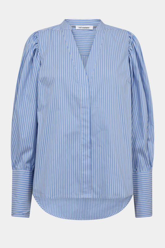 skjote, shirt, blouse, skjortebluse, stribet, stripe, lyseblå, blå, blåstribet, hvid, white, manchetter, smock, rynk, løs, loose, v-hals, elegant, fin, feminin, klassisk, hverdag, fest, arbejde, work, business, kvinde, dame, woman