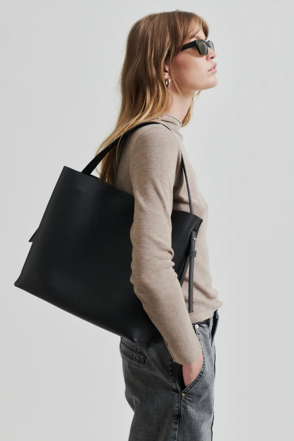 Leata maxi leather bag