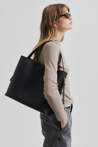 Leata maxi leather bag