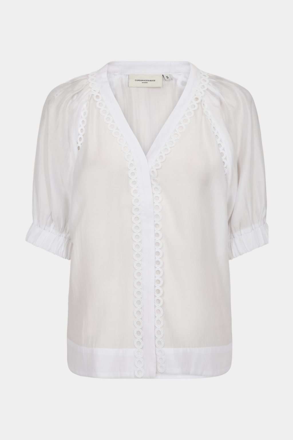 skjorte, shirt, overdel, blonder, blonde, lace, hvid, Fin, smuk, elegant, klassisk, staple, feminin, pæn, rå, cool, sej, unik, musthave, hverdag, fest, kvinde, dame, woman
