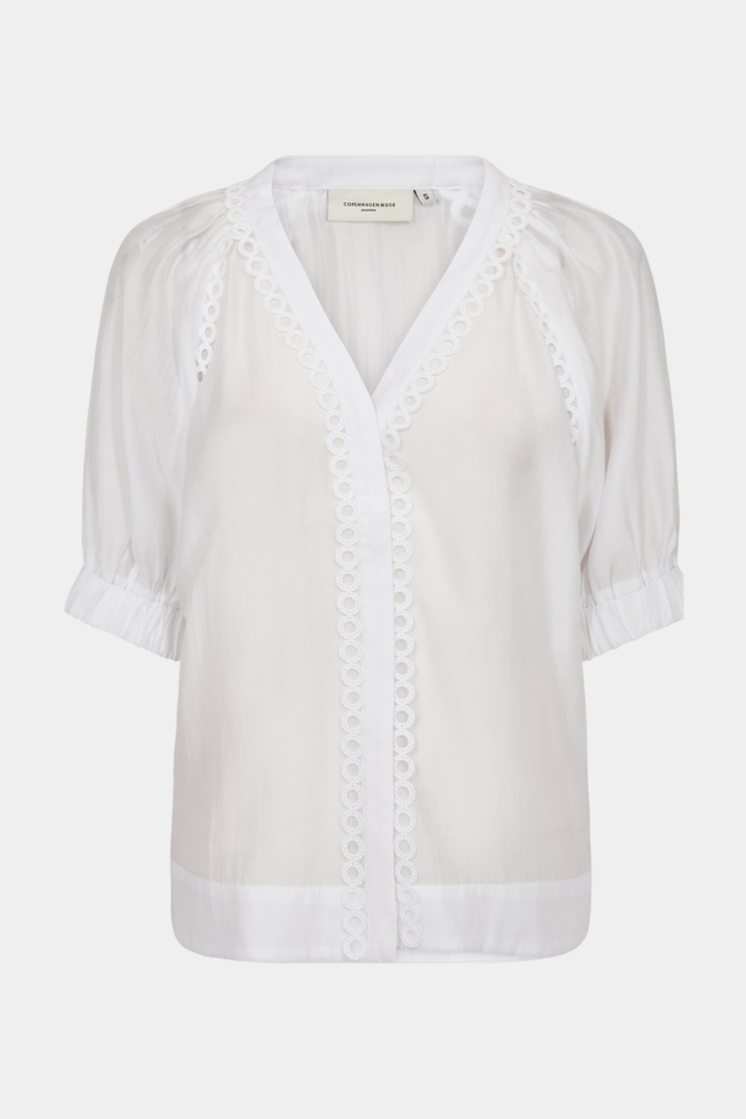 skjorte, shirt, overdel, blonder, blonde, lace, hvid, Fin, smuk, elegant, klassisk, staple, feminin, pæn, rå, cool, sej, unik, musthave, hverdag, fest, kvinde, dame, woman
