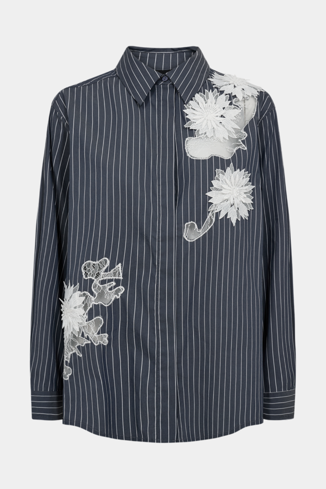 skjorte, shirt, oversize, lang, nålestrib, striber, blomst, blomster, lang, klassisk fit, Fin, smuk, elegant, klassisk, staple, feminin, pæn, rå, cool, sej, unik, musthave, hverdag, fest, kvinde, dame, woman
