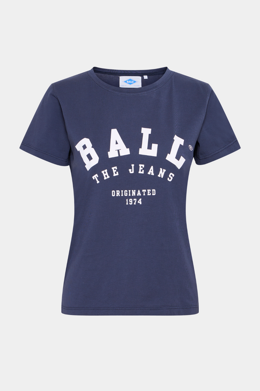 tee, t-shirt, overdel, bluse, tryk, logo, ball, blå, navy, marine, mørkeblå, fin, smuk, elegant, klassisk, feminin, pæn, rå, cool, sej, unik, musthave, hverdag, fest