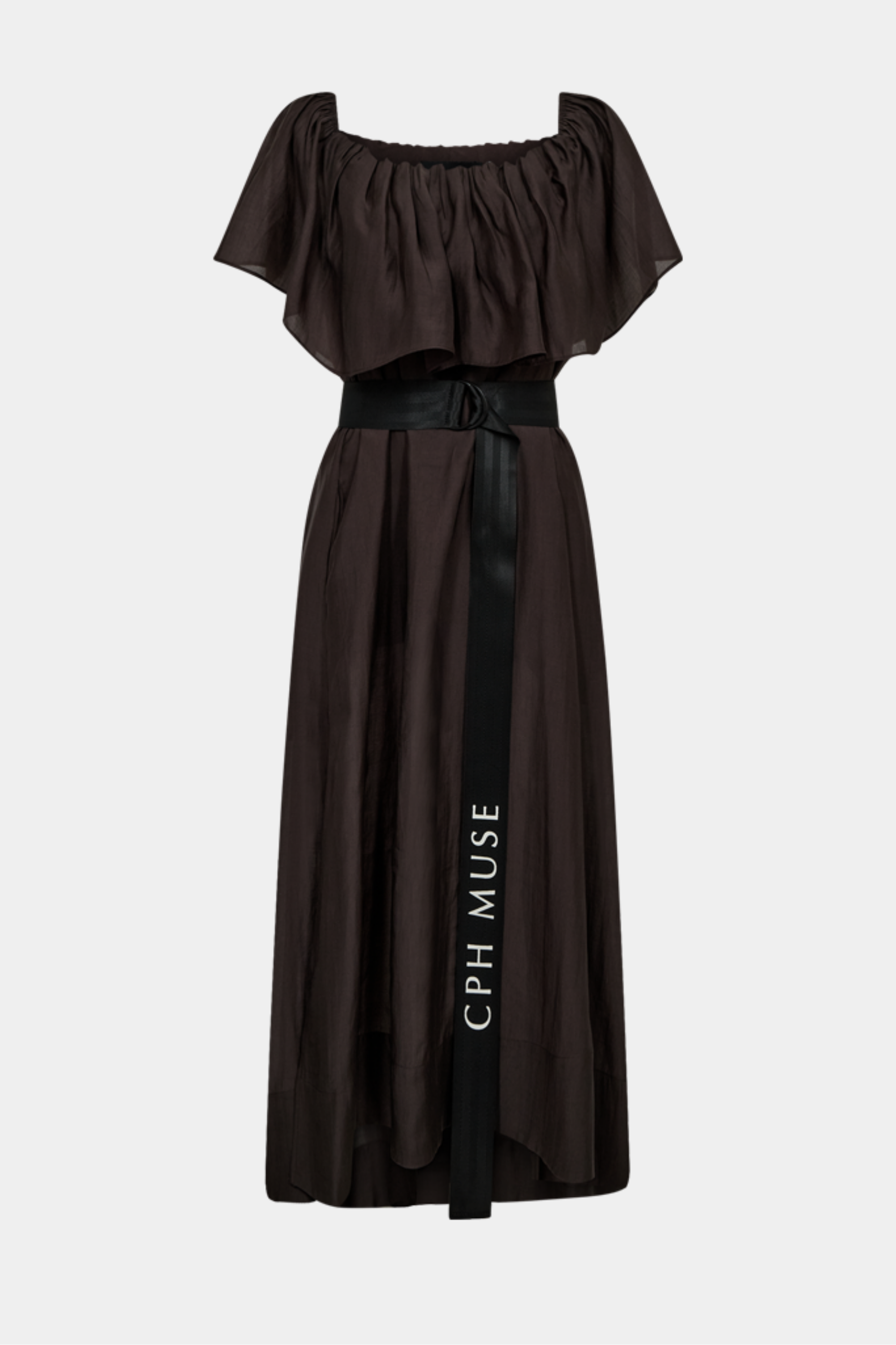 kjole, dress, maxi, lang, brun, mørkebrun, brown, bælte, logo, bindebånd, flæse, flæser, Fin, smuk, elegant, klassisk, staple, feminin, pæn, rå, cool, sej, unik, musthave, hverdag, fest, kvinde, dame, woman
