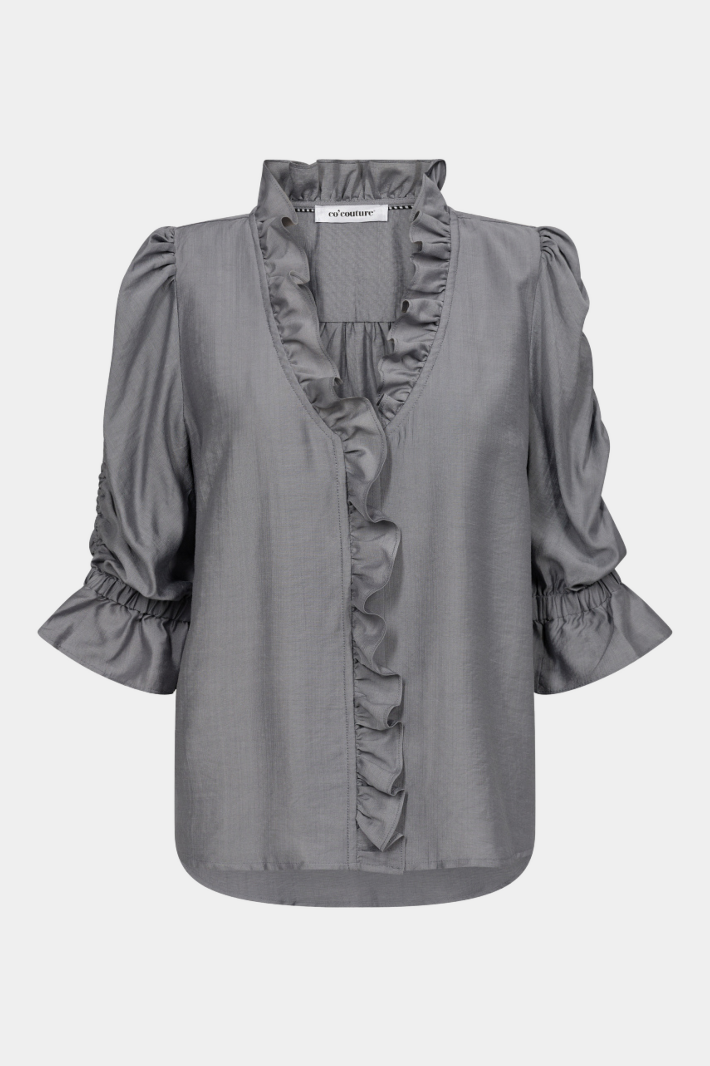 skjorte, bluse, skjortebluse, shirt, blouse, grå, grey, lysegrå, musegrå, flæser, flæsekant, elastik, trekvart, løs, loose, pufærme, rynk, elegant, fin, feminin, hverdag, fest, kvinde, dame, woman