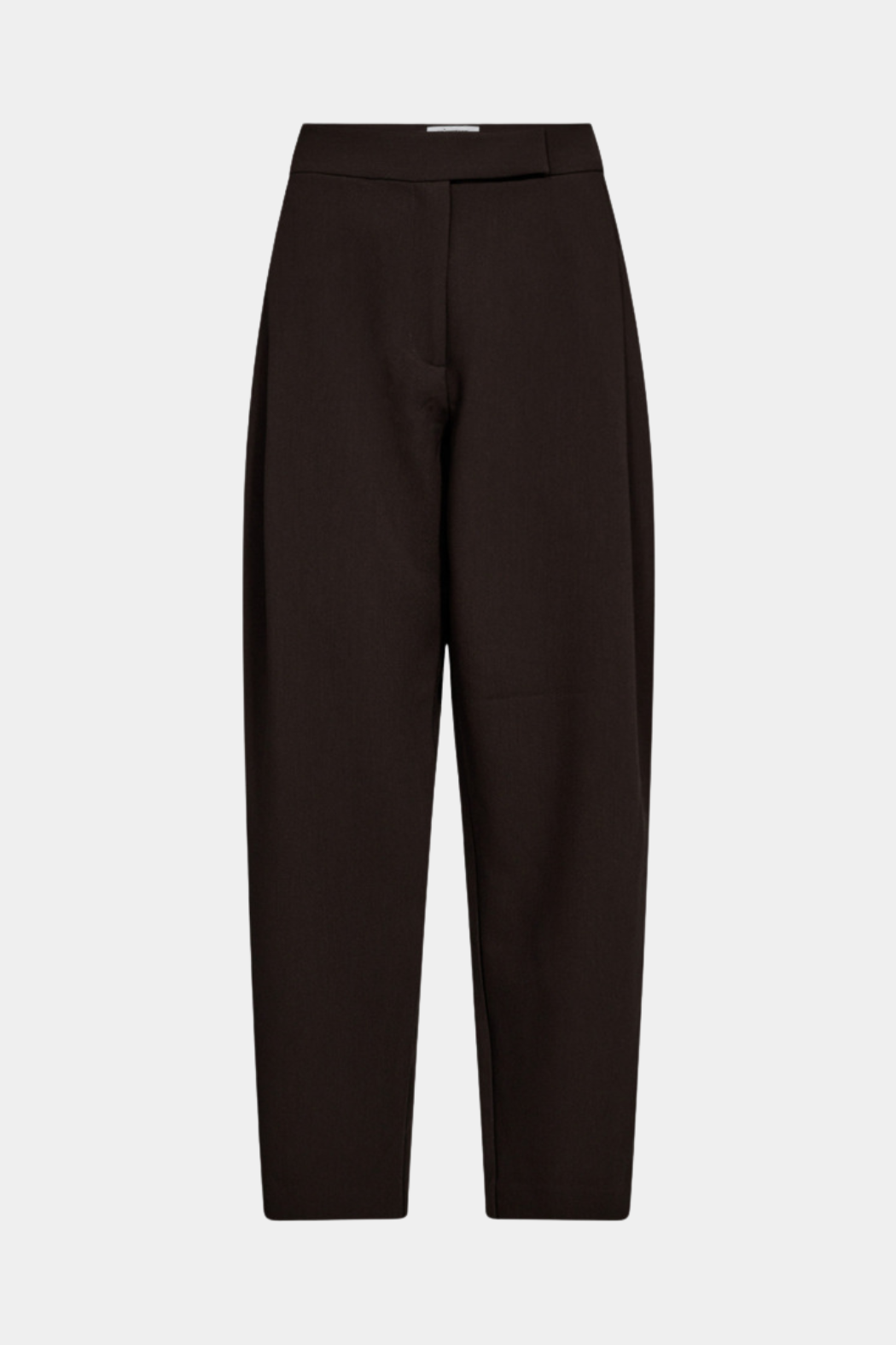 Buks, bukser, carrot, gulerodsbukser, brun, mørkebrun, brown, Fin, smuk, elegant, klassisk, staple, feminin, pæn, rå, cool, sej, unik, musthave, hverdag, fest, kvinde, dame, woman
