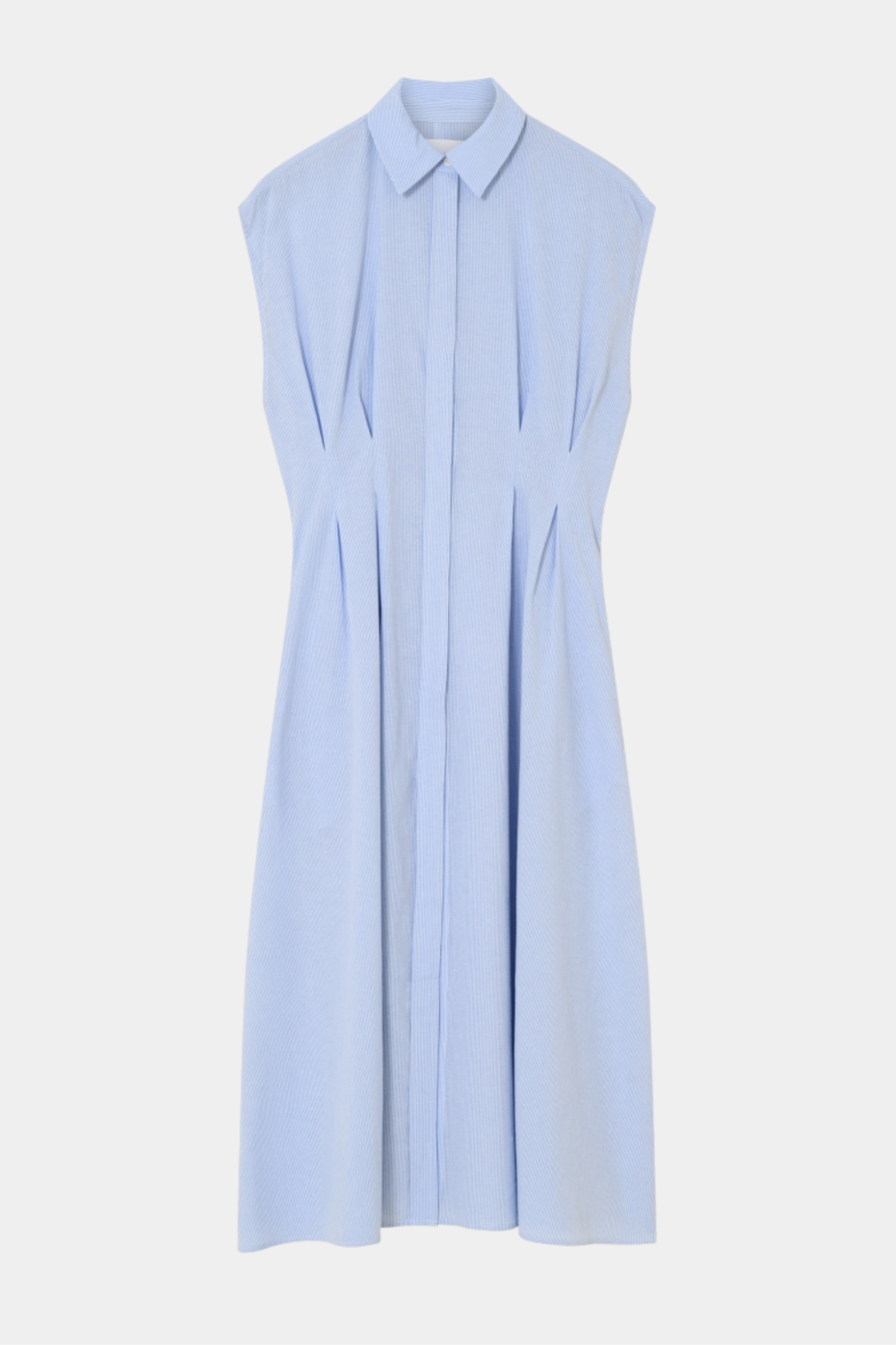 Fin, smuk, elegant, klassisk, staple, feminin, pæn, rå, cool, sej, unik, musthave, hverdag, fest, kvinde, dame, woman, kjole, dress, maxi, midi, stribet, stripe, nålestrib, lyseblå, light blue, summer, sommer, skjortekjole, talje, figursyet, faconsyet, læg, ærmeløs, kortærmet, krave, knapper, stolpelukning, sommerkjole, summerdress