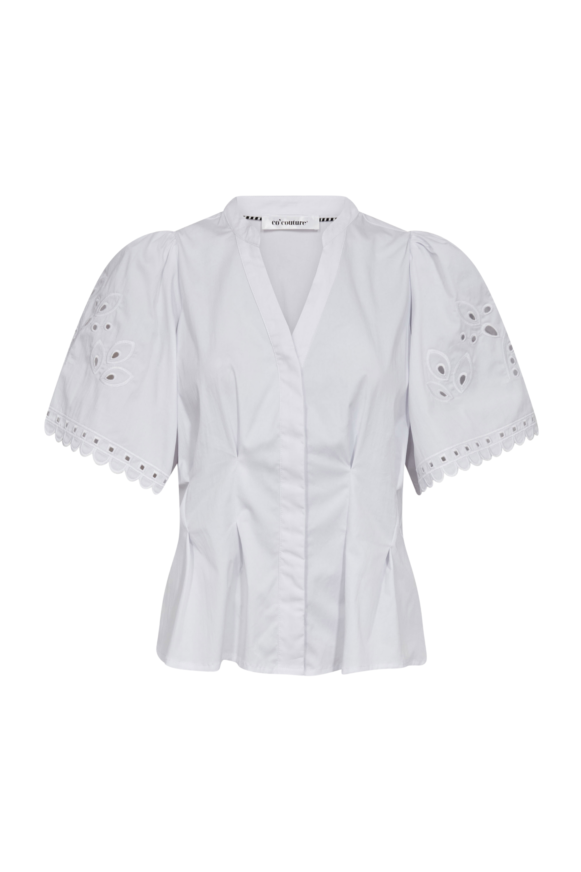 skjorte, shirt, bluse, hvid, broderi, broderi anglaise, hulmønster, indsnit, taljeret, Fin, smuk, elegant, klassisk, staple, feminin, pæn, rå, cool, sej, unik, musthave, hverdag, fest, kvinde, dame, woman
