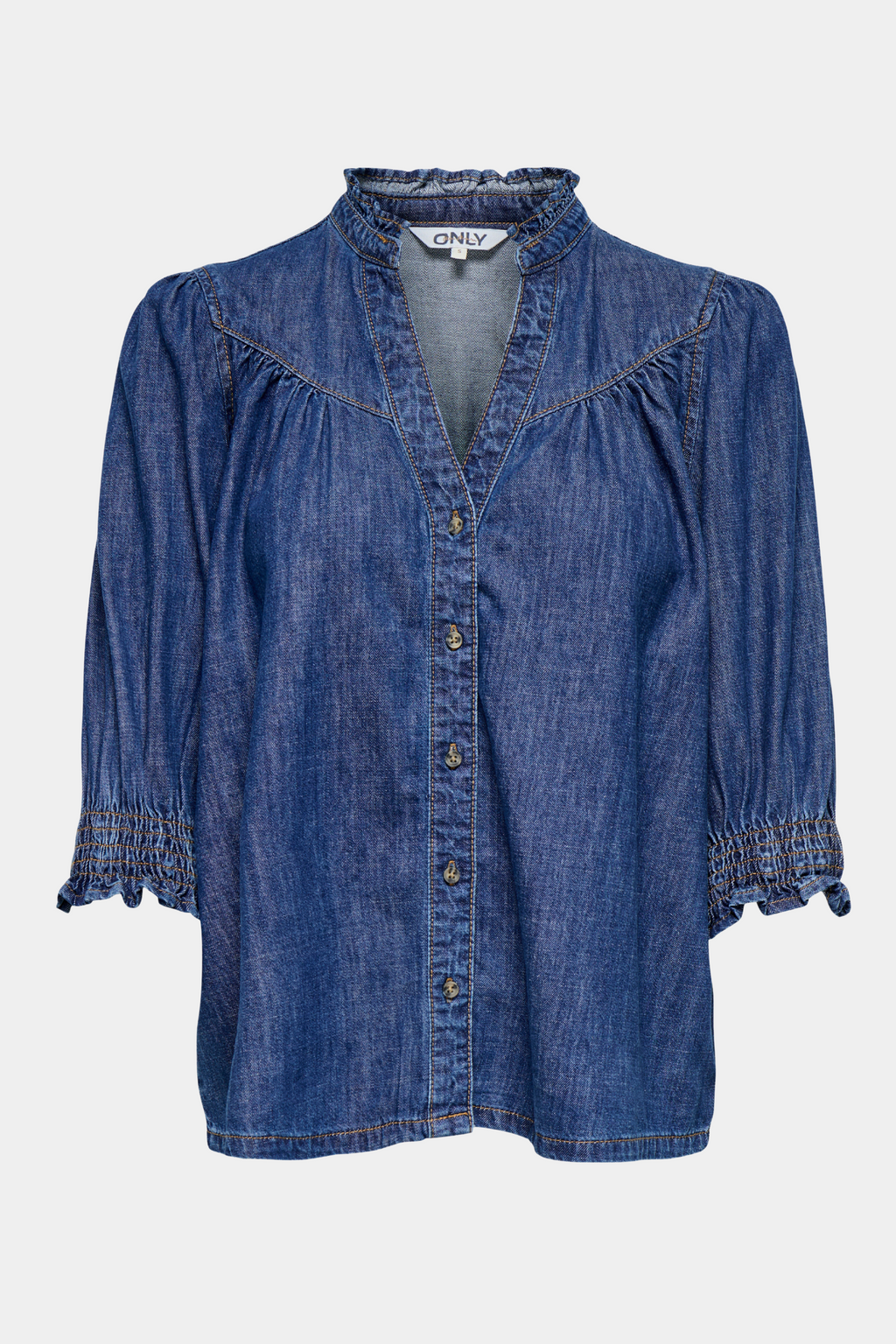 Fin, smuk, elegant, klassisk, staple, feminin, pæn, rå, cool, sej, unik, musthave, hverdag, fest, kvinde, dame, woman, bluse, blouse, shirt, kortærmet, trekvart, 3/4, v-hals, flæser, elastik, smock, knapper, knaplukning, denim, cowboy, blød, soft, mørkeblå, dark blue