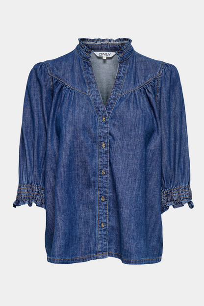 Fin, smuk, elegant, klassisk, staple, feminin, pæn, rå, cool, sej, unik, musthave, hverdag, fest, kvinde, dame, woman, bluse, blouse, shirt, kortærmet, trekvart, 3/4, v-hals, flæser, elastik, smock, knapper, knaplukning, denim, cowboy, blød, soft, mørkeblå, dark blue
