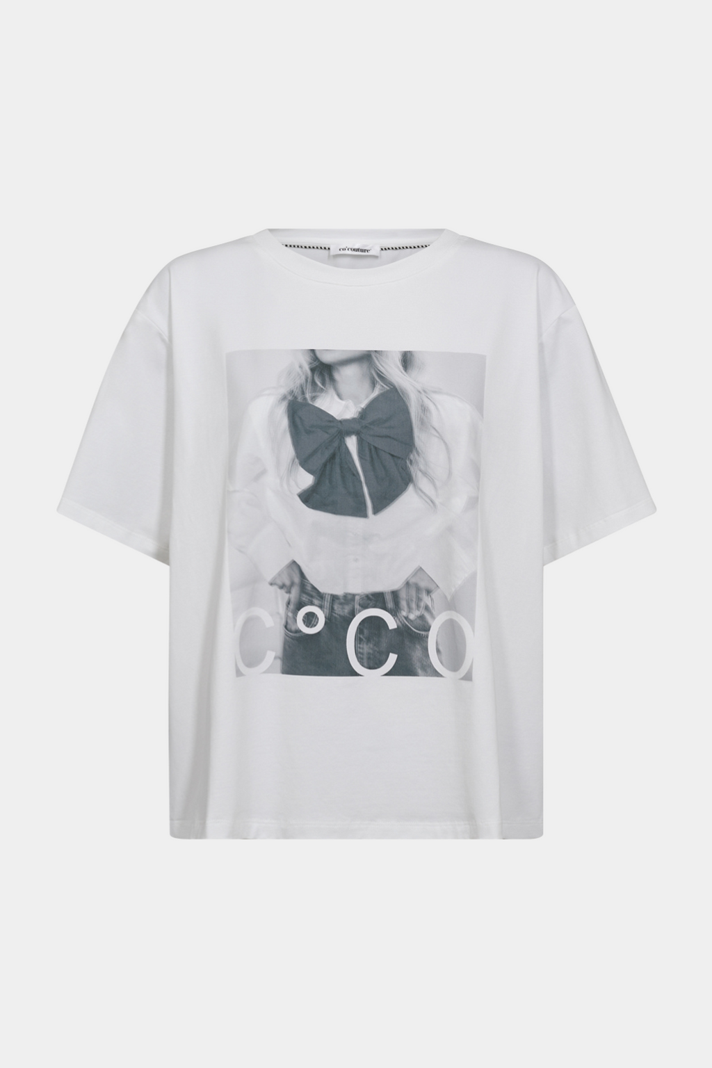 tee, t-shirt, overdel, hvid, white, print, logo, billede, pic, Fin, smuk, elegant, klassisk, feminin, pæn, rå, cool, sej, unik, musthave, hverdag, fest 