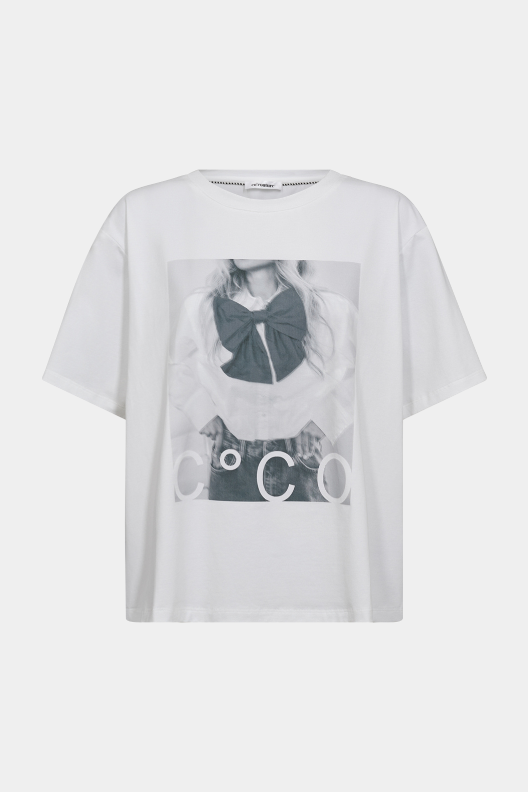 tee, t-shirt, overdel, hvid, white, print, logo, billede, pic, Fin, smuk, elegant, klassisk, feminin, pæn, rå, cool, sej, unik, musthave, hverdag, fest 