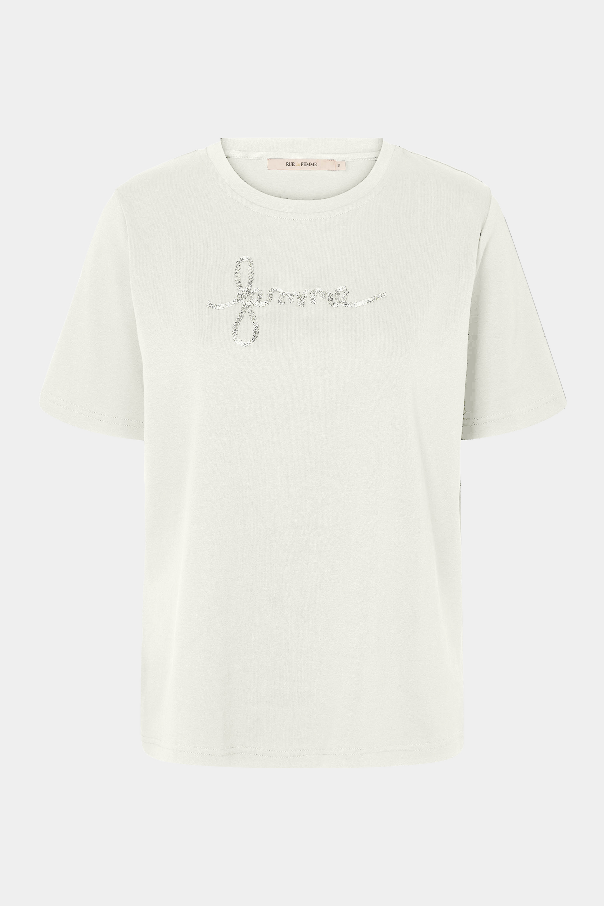 Fin, smuk, elegant, klassisk, staple, feminin, pæn, rå, cool, sej, unik, musthave, hverdag, fest, kvinde, dame, woman, t-shirt, tee, tshirt, kortærmet, løs, loose, logo, tekst, broderet, broderi, hvid, white, klassisk, classic, sommer
