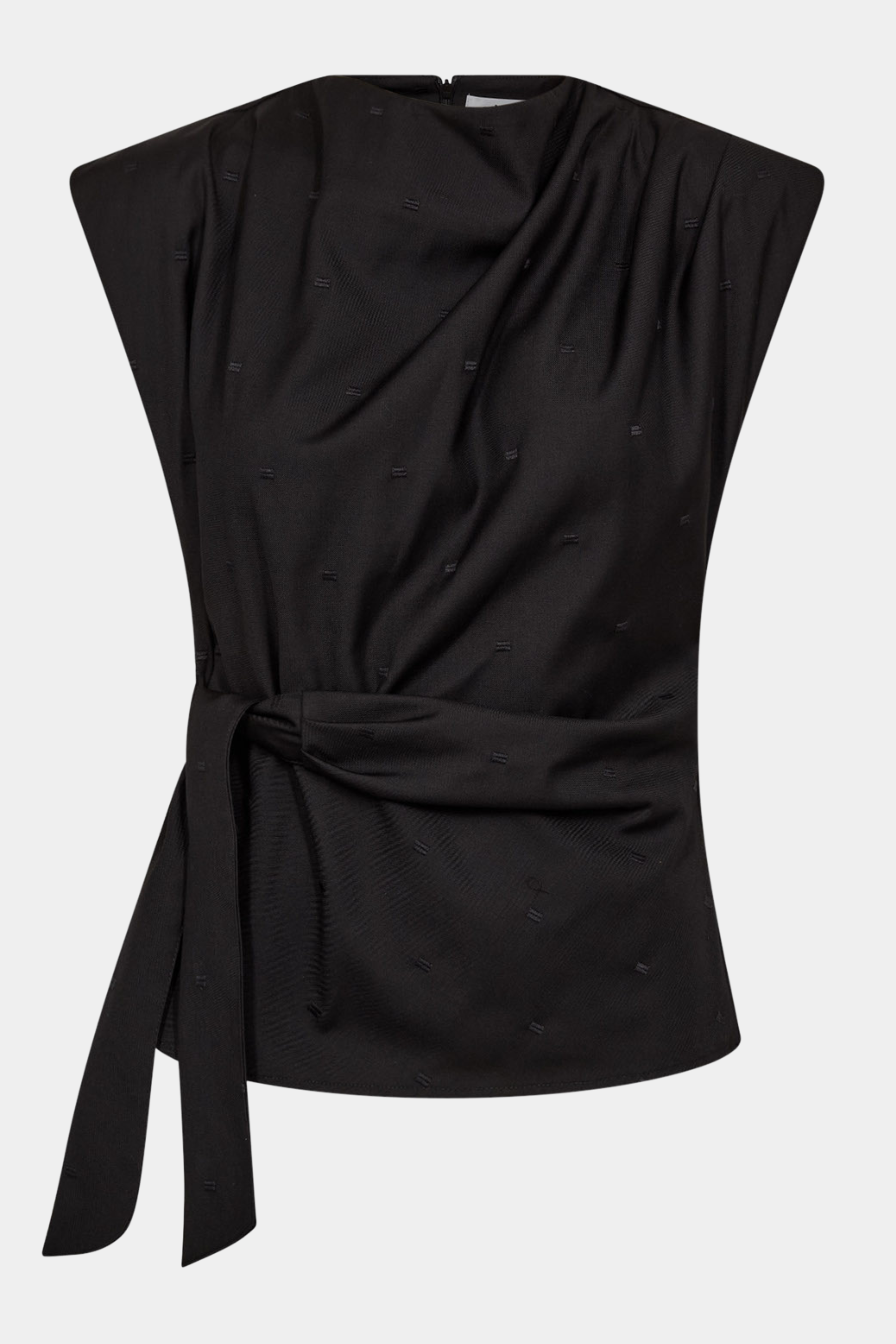 Fin, smuk, elegant, klassisk, staple, feminin, pæn, rå, cool, sej, unik, musthave, hverdag, fest, kvinde, dame, woman, top, bluse, blouse, ærmeløs, sort, black, broderet, broderi, •, prikker, bindebånd, bælte, wrap, vandfal, waterfall, rynke, høj hals, business, arbejde, work, suit, suiting