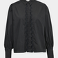 skjorte, bluse, blouse, shirt, skjortebluse, sort, black, elegant, fin, feminin, flæser, blonder, lace, langærmet, bomuld, cotton, crispy, soft, blød, strygefri, krave, Copenhagen muse, Malene Birger, hverdag, fest, kvinde, dame, woman, business, classic, staple